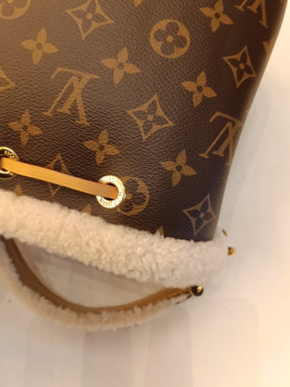 LV Neo Noe BB Monogram Shearling Cozygram 2023 (CHIP)