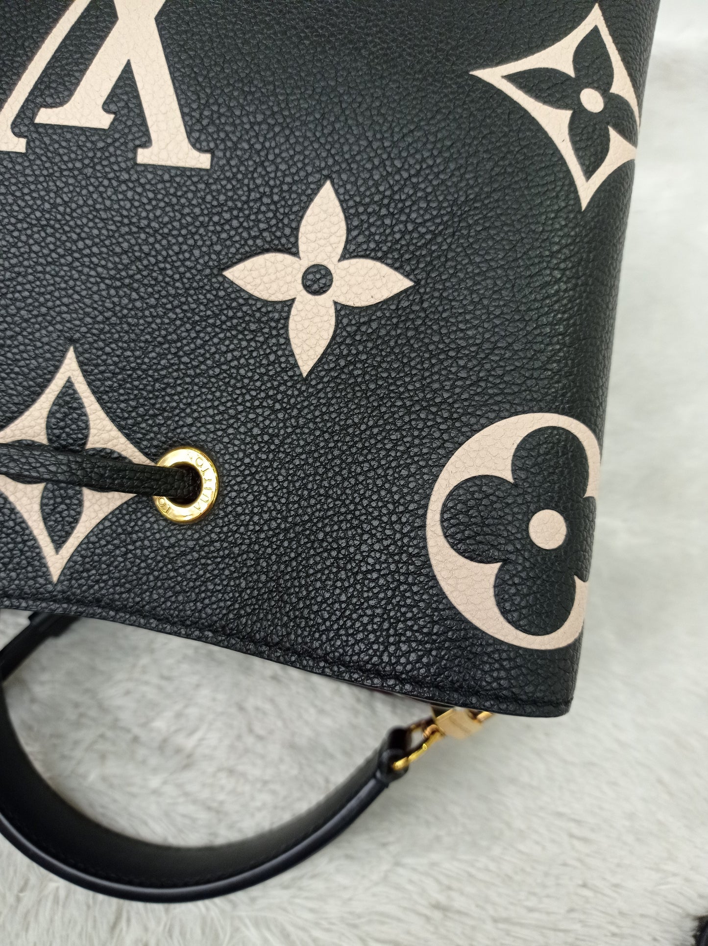LV Neo Noe MM Monogram Empreinte Noir Creme 2022 (CHIP)