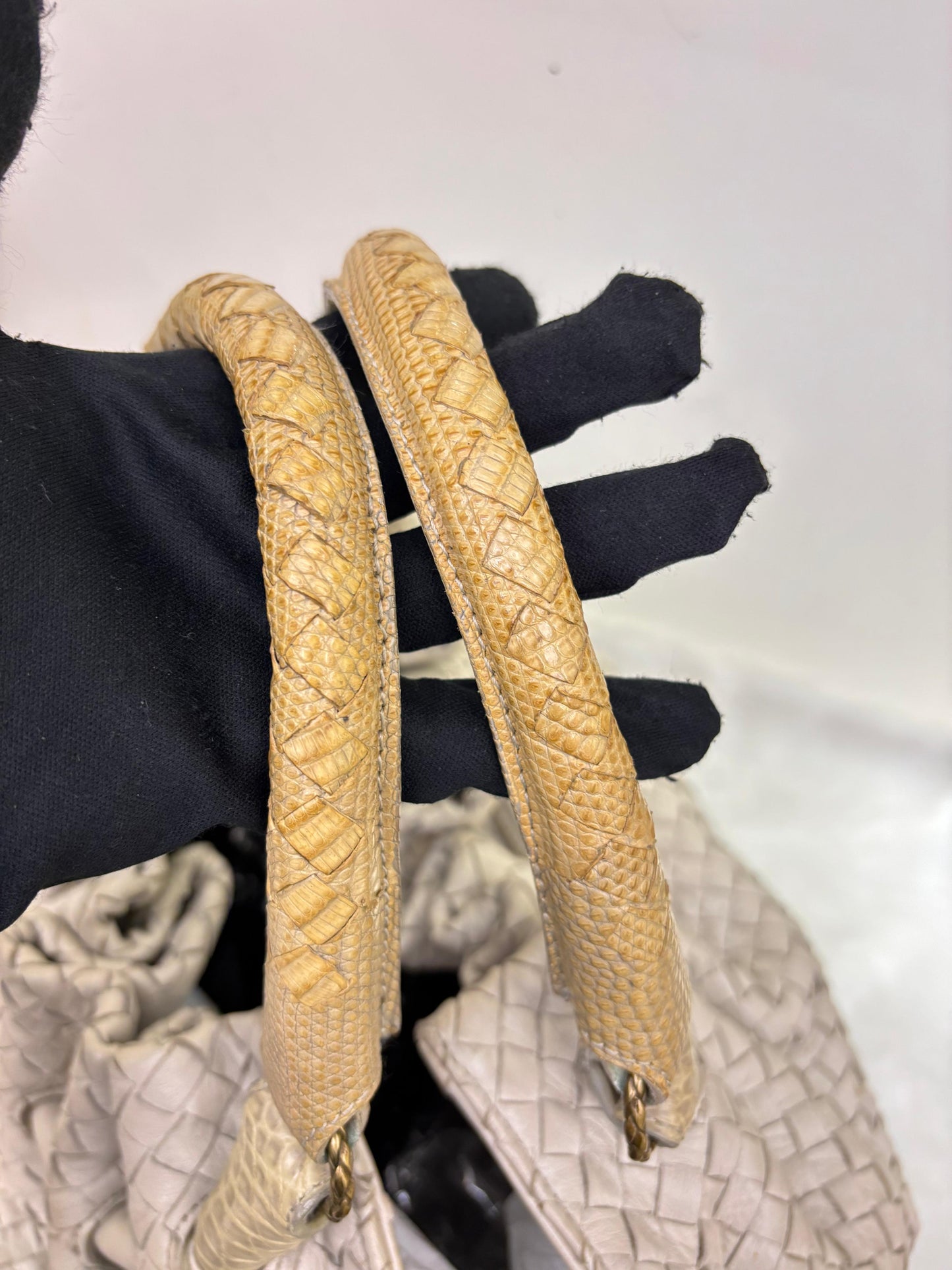 Bottega Veneta Oversized Hobo Lizard and Crocodile Trim Blanco RGHW 2008