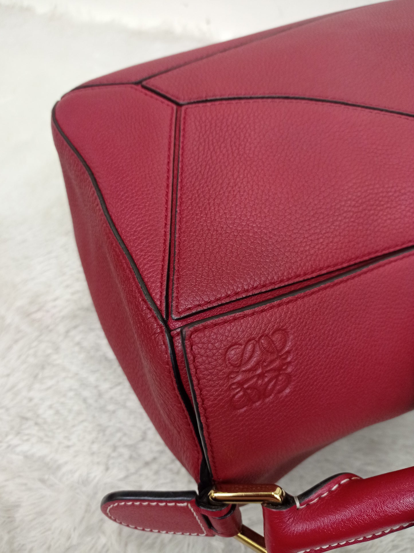 Loewe Puzzle Medium Grained Raspberry GHW 2017