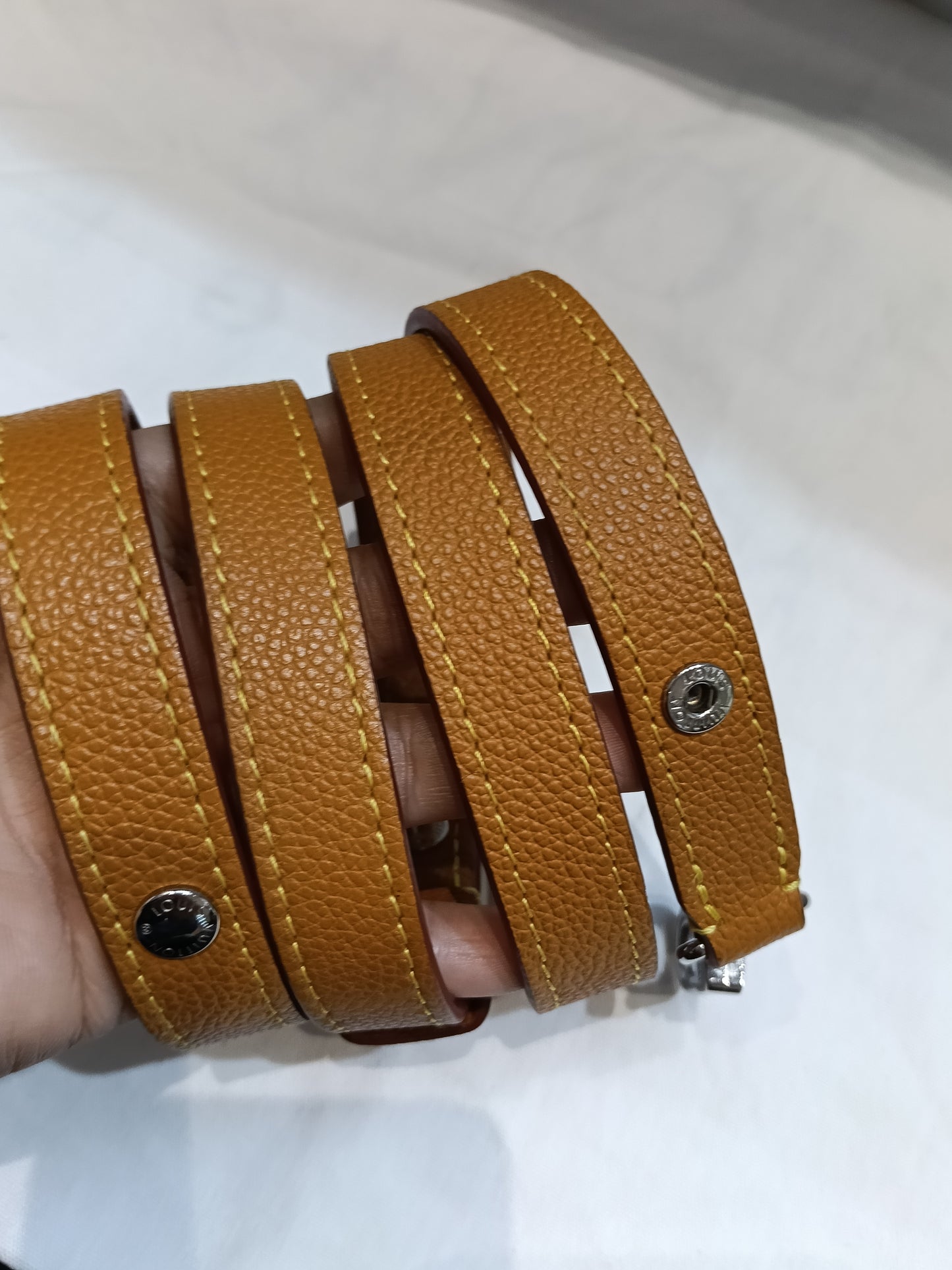 LV Buci NM Epi Gold Miel (CHIP)