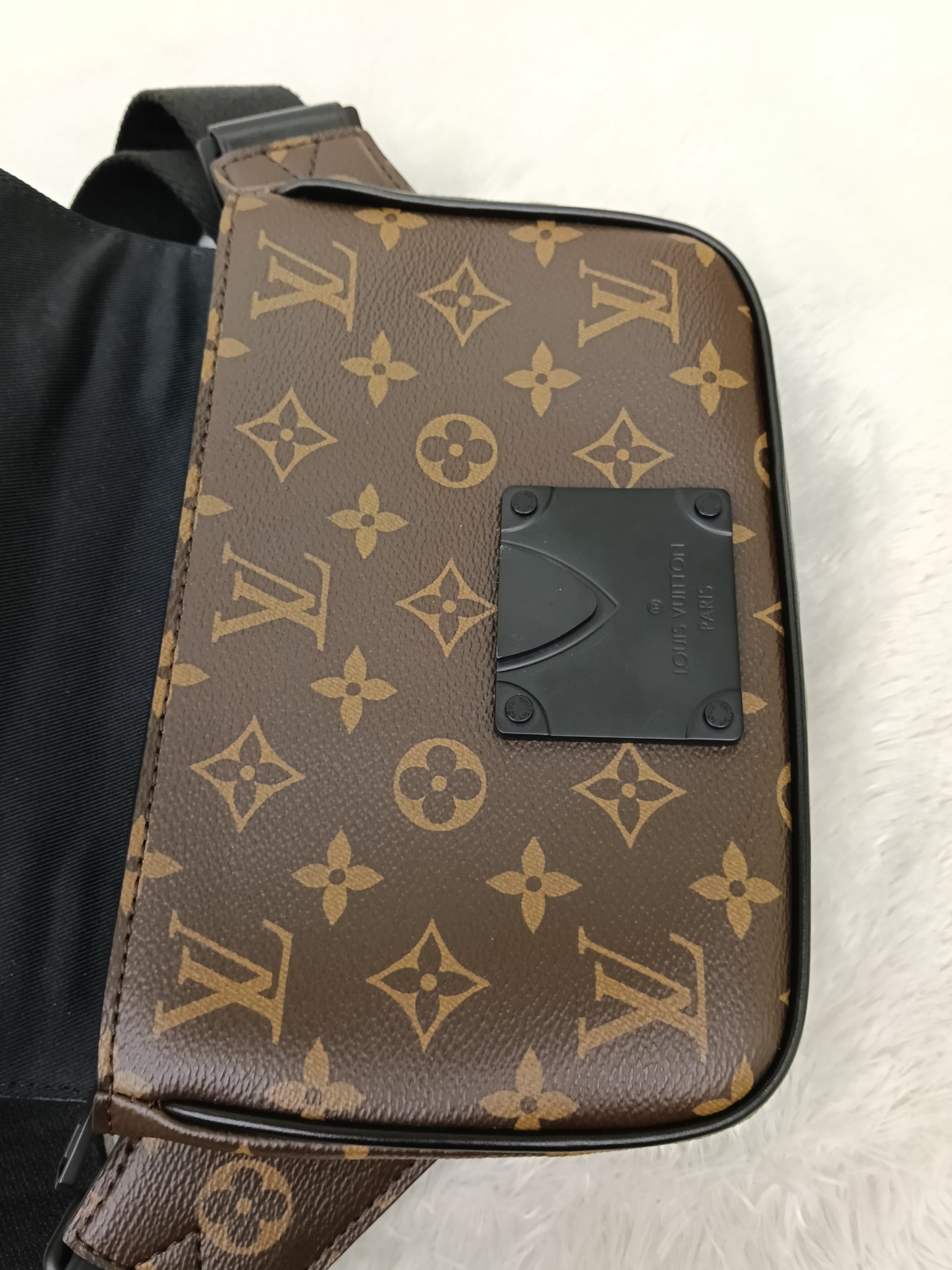 LV S Lock Waist Bag Monogram Macassar (CHIP)