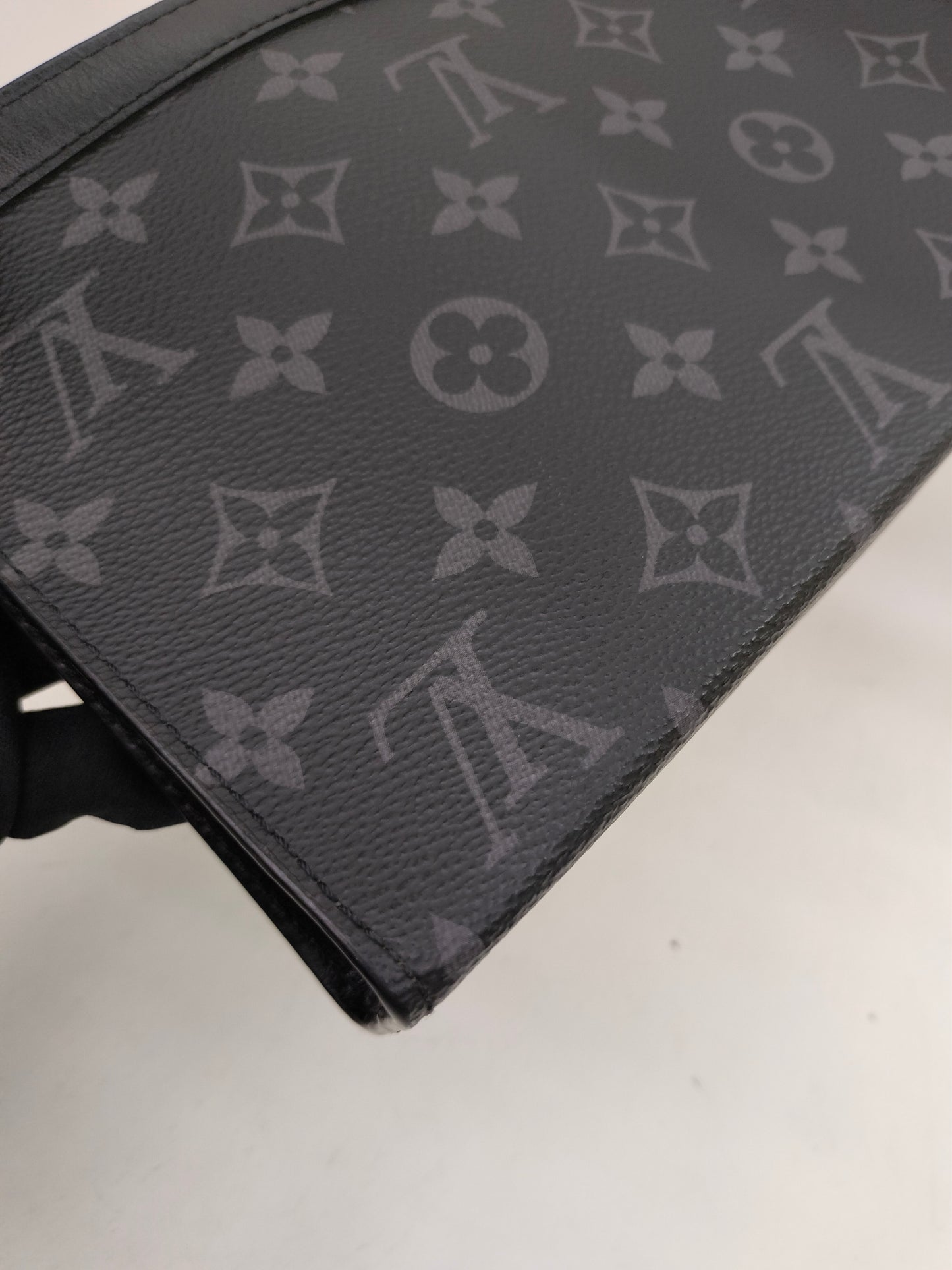 LV Gaston Wearable Monogram Eclipse (CHIP)