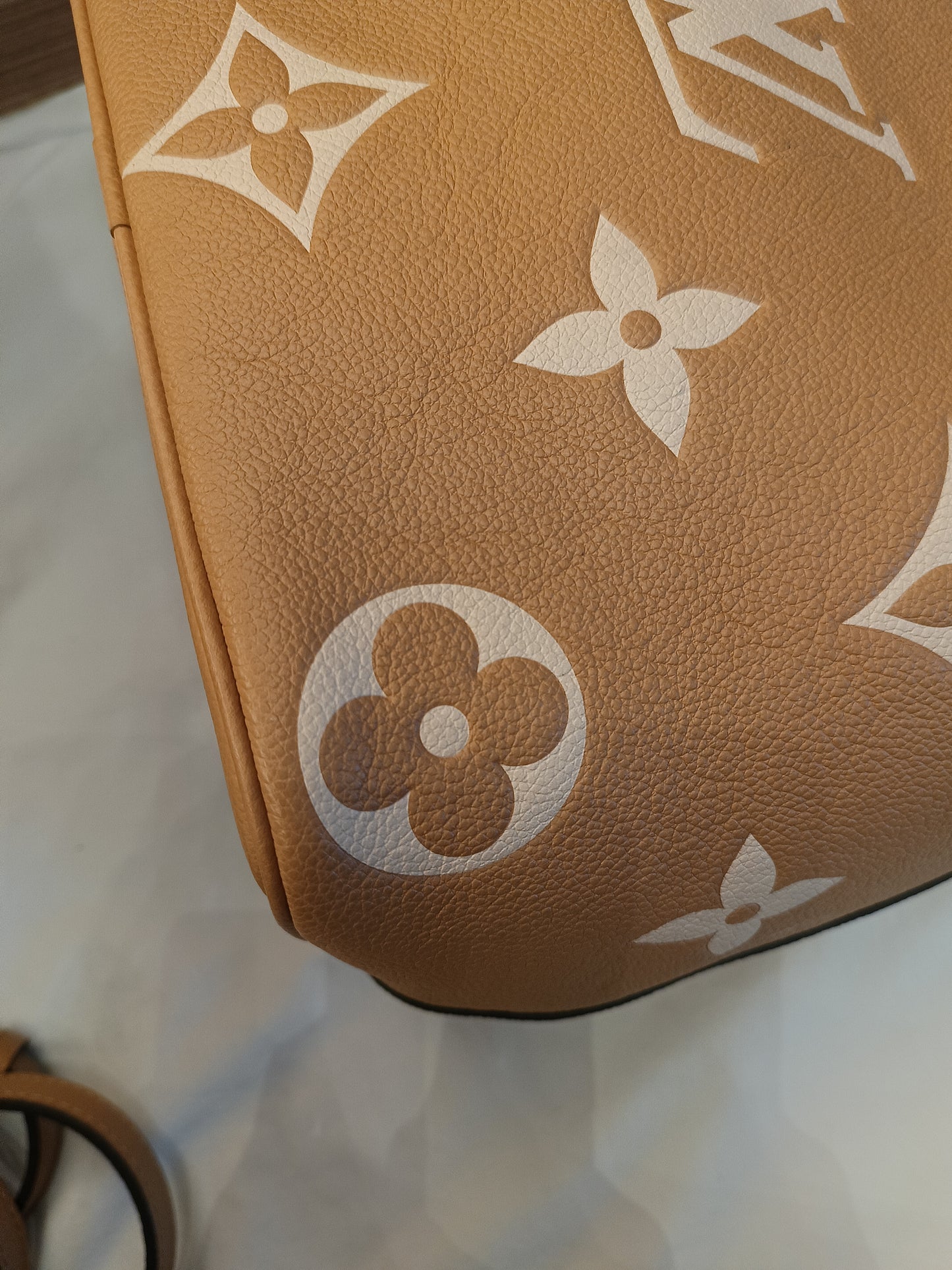 LV Neo Noe Monogram Empreinte Giant Arizona Beige (CHIP)