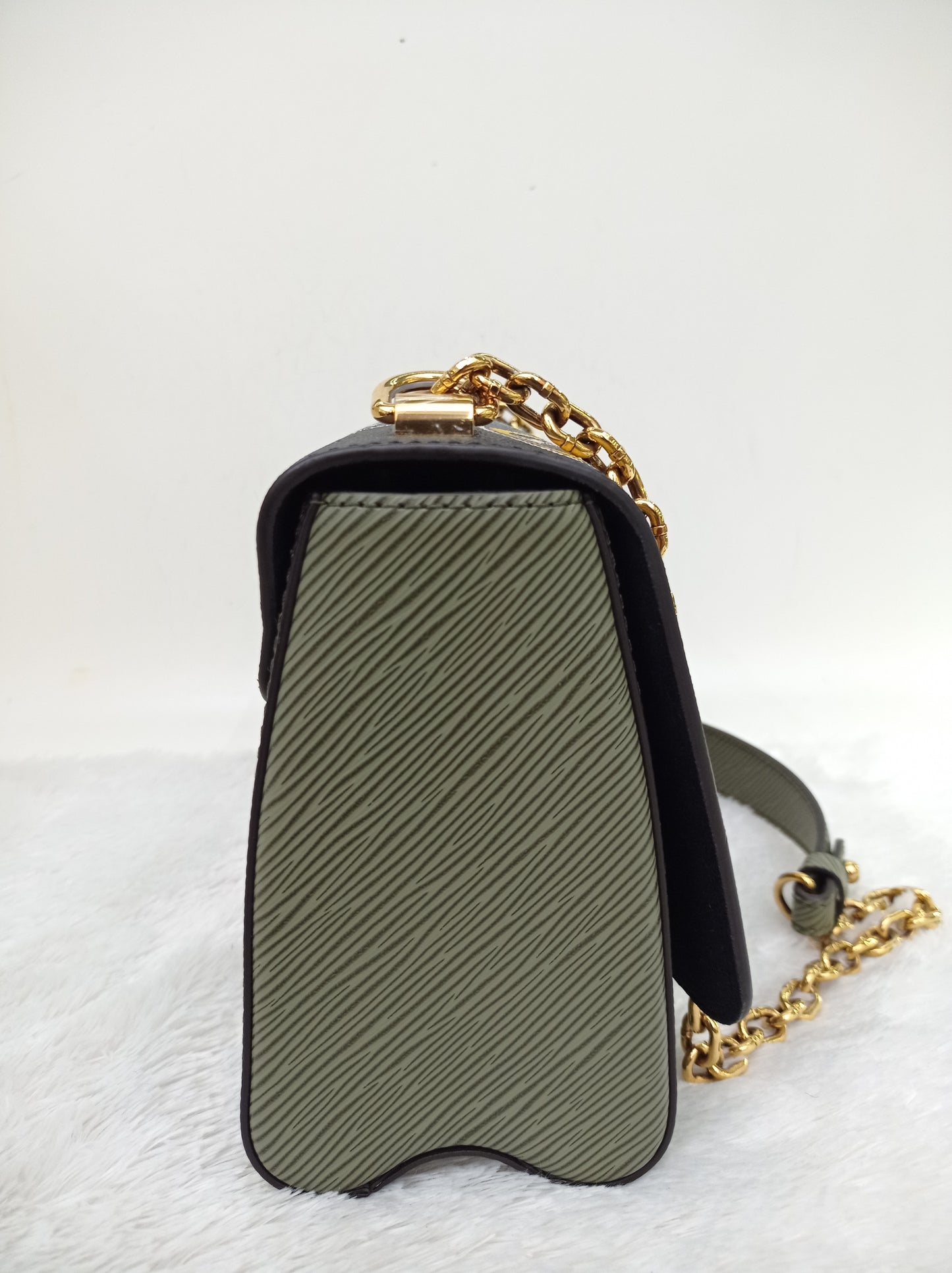 LV Twist MM Monogram Kabuki