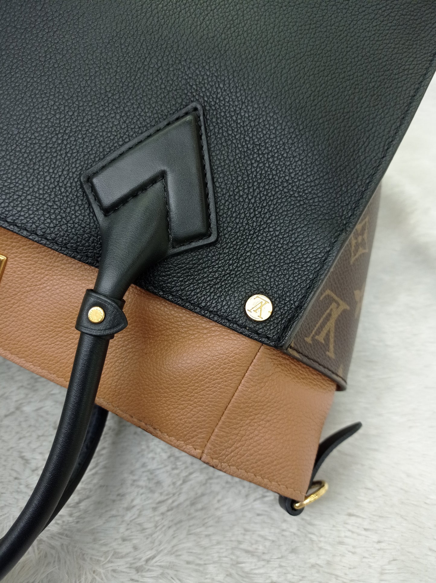 LV On My Side MM Monogram Grained Noir Brown 2019