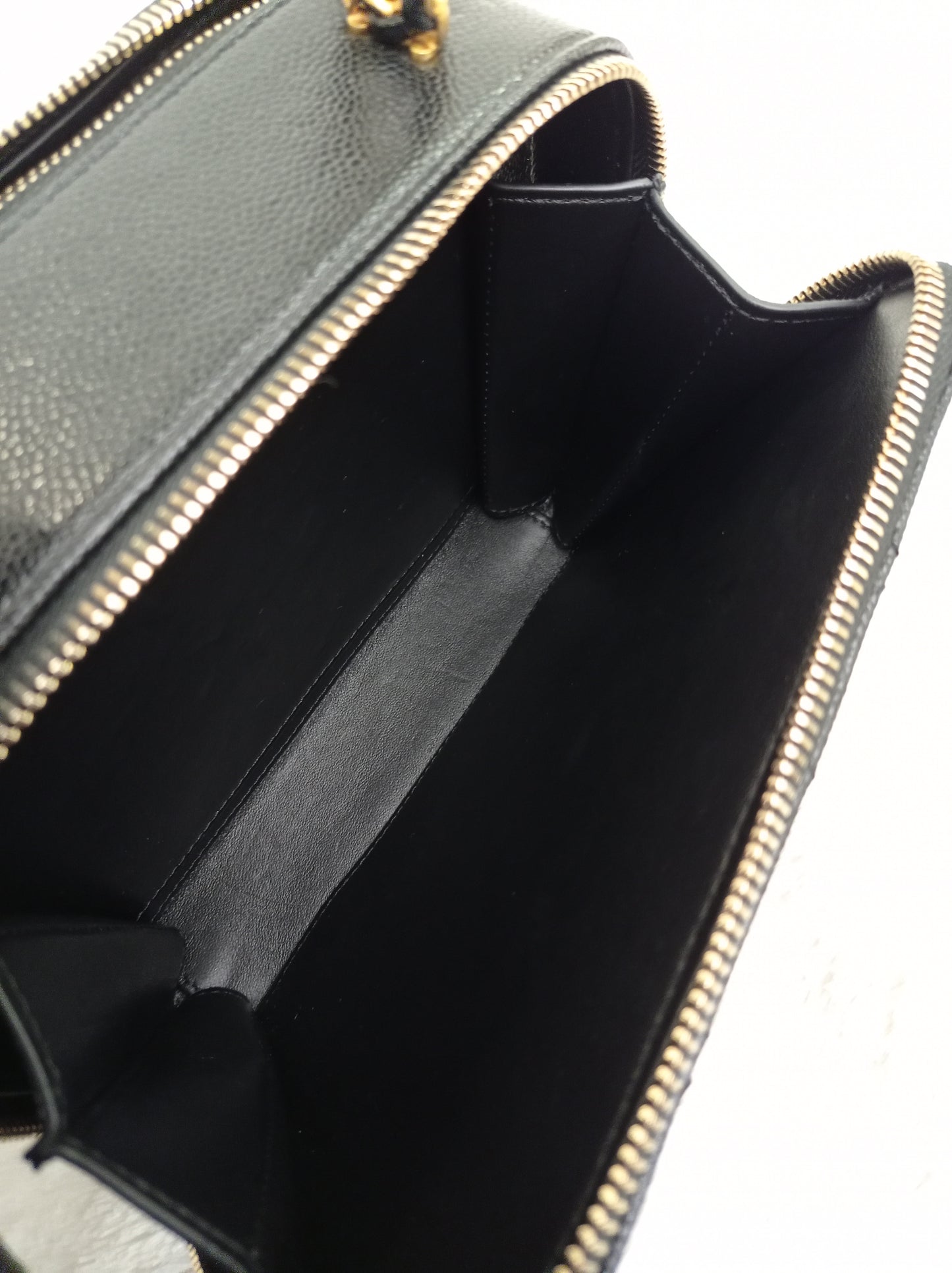 *Neverbeen Used* Chanel Pick Me Up Vanity Case Small Caviar Black GHW (CHIP)