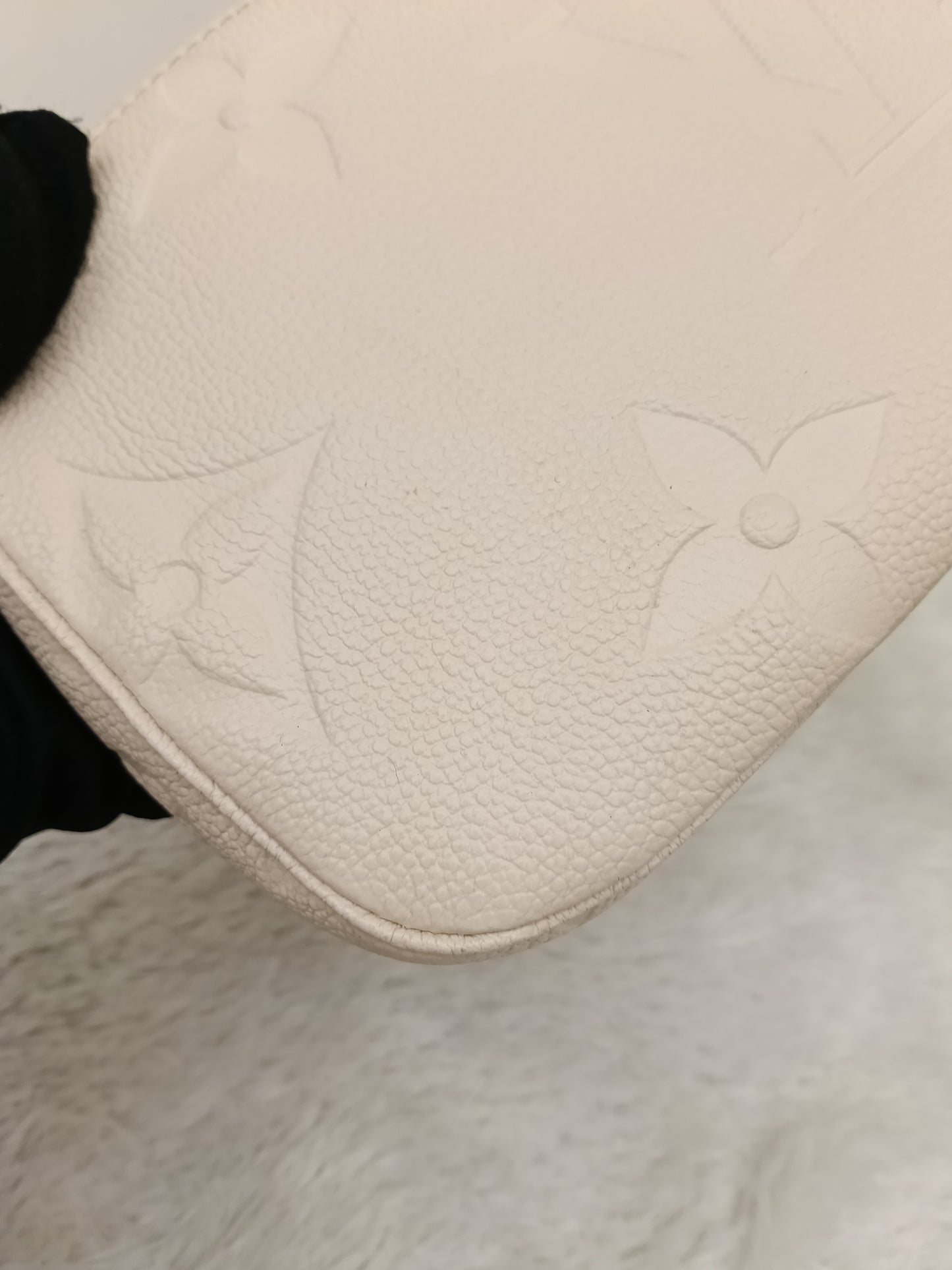 LV Multi Pochette Accecories NV Monogram Empreinte Creme Beige (CHIP)