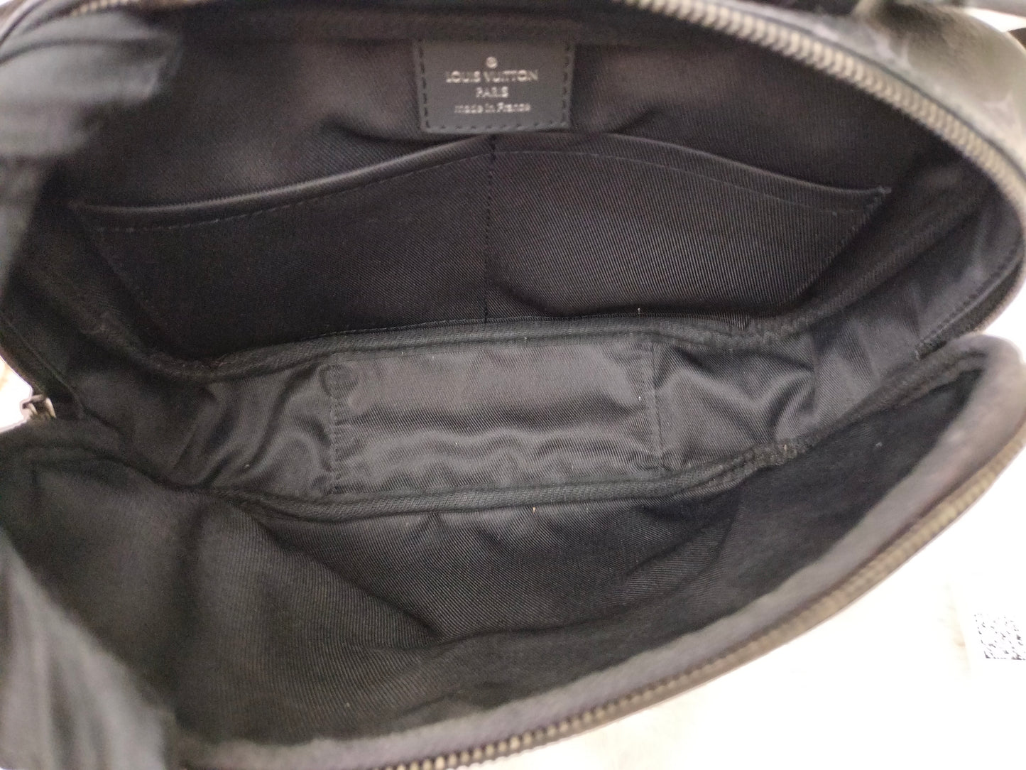 LV Bumbag Explorer Monogram Eclipse 2019