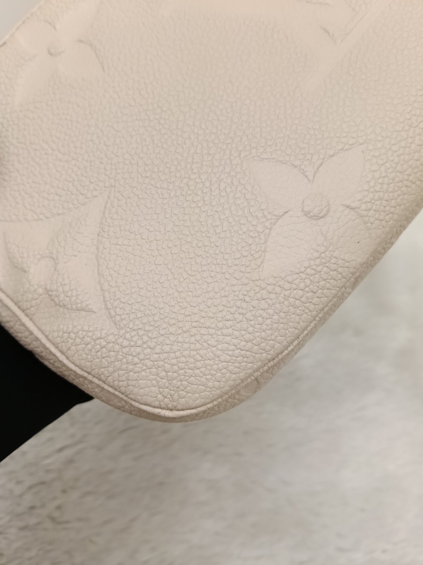 LV Multi Pochette Accecories NV Monogram Empreinte Creme Beige (CHIP)