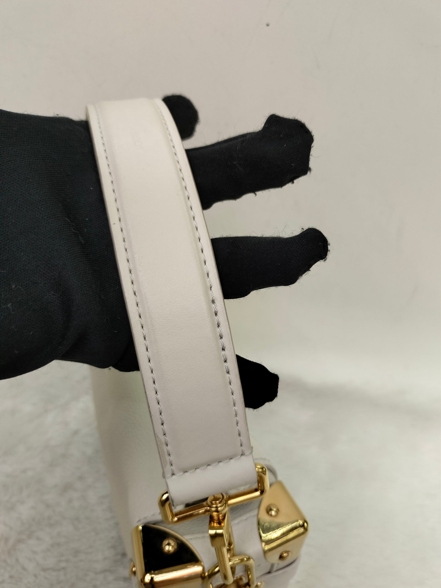 LV Side Trunk PM Grained Calfskin Chalk (CHIP)