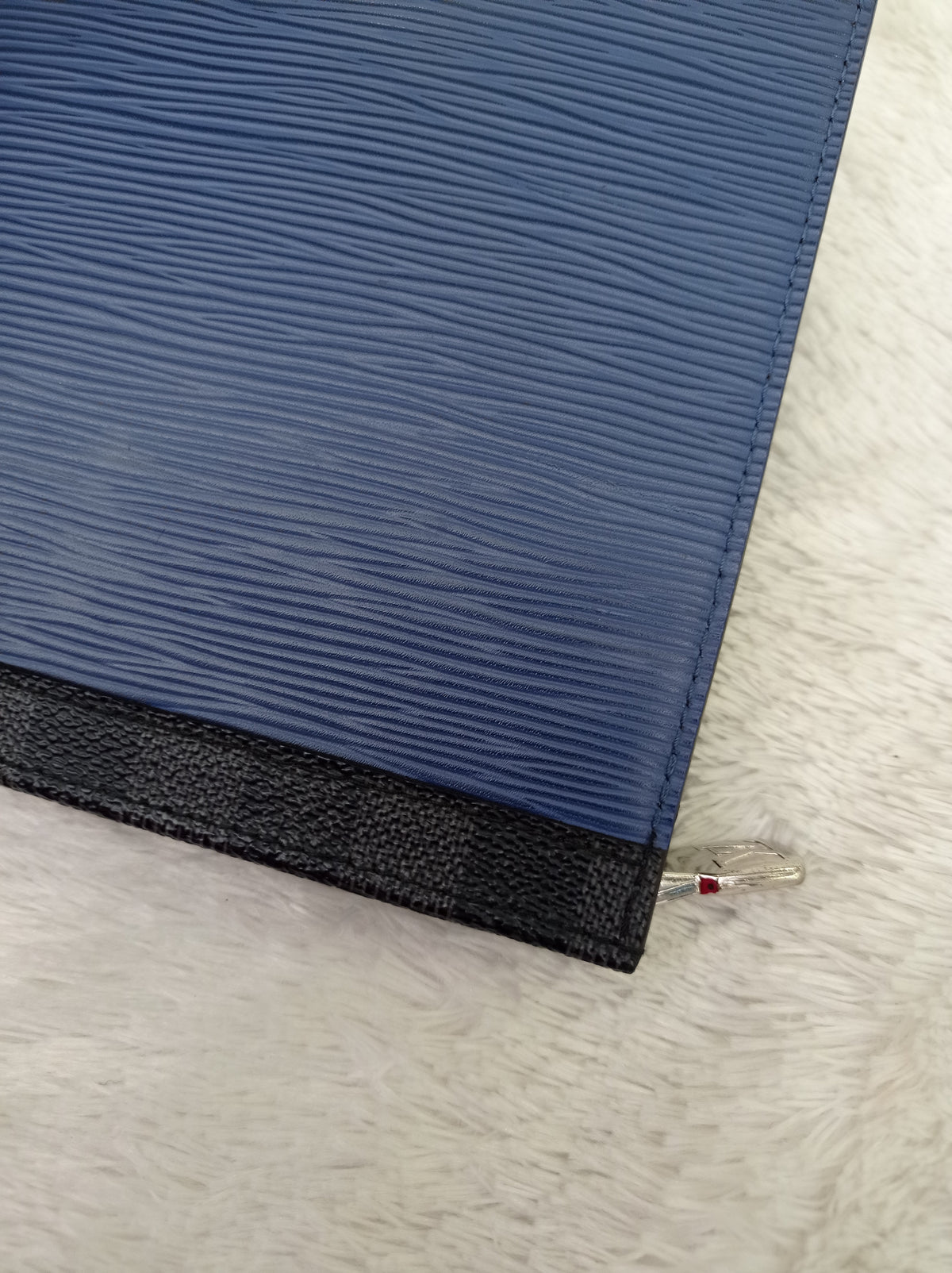 LV Pochette Voyage MM Taiga Epi Graphite Blue Grey 2018