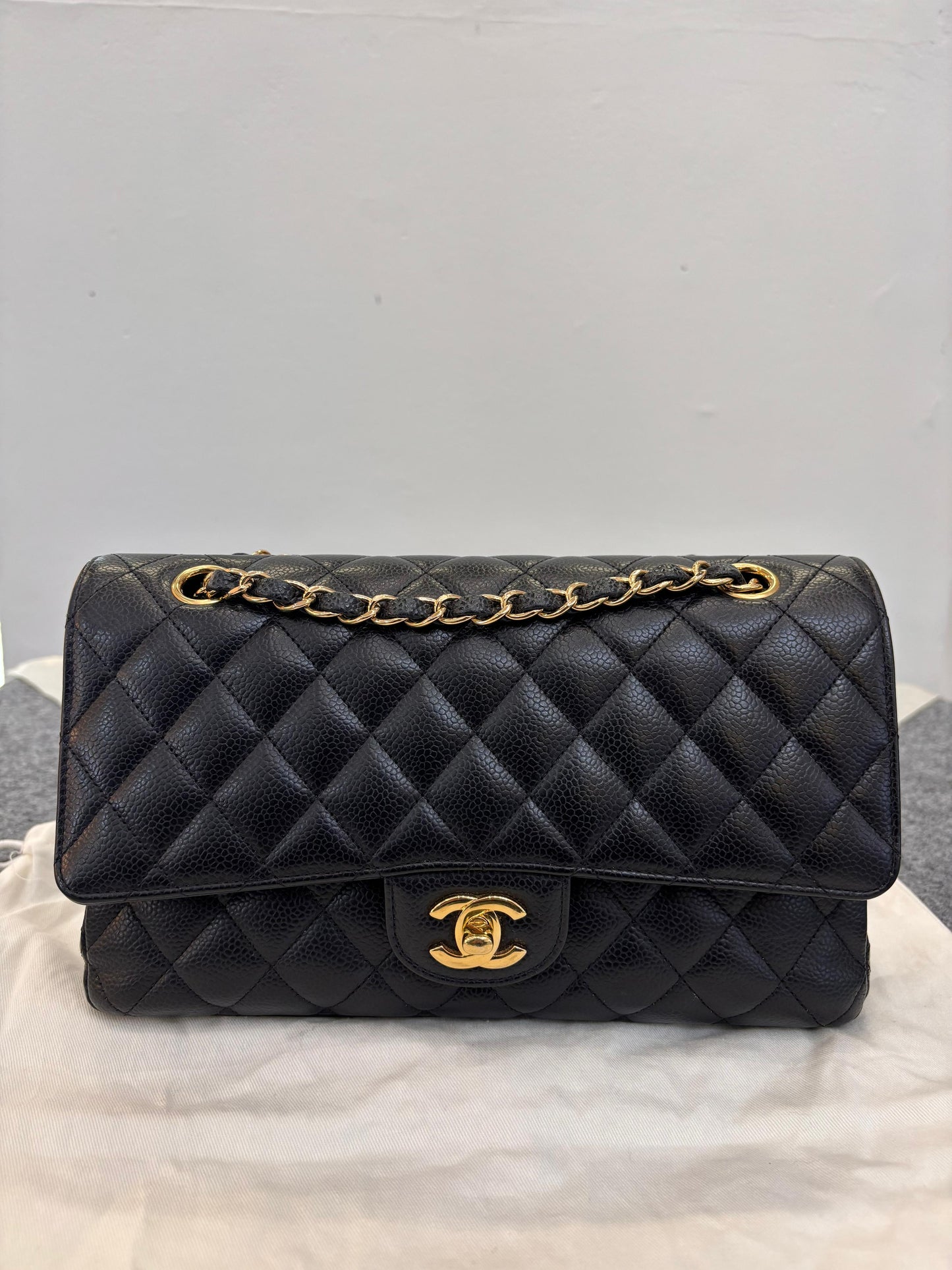 Chanel Medium Caviar Black GHW DF (CHIP)