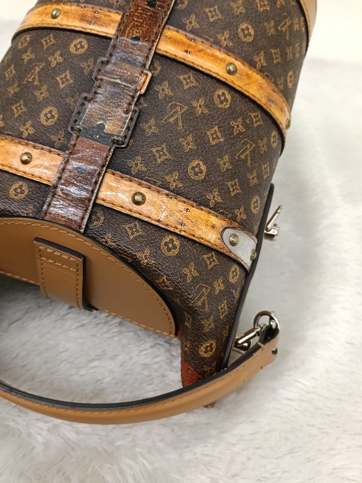 LV Duffle Transformed Monogram Time Trunk 2018