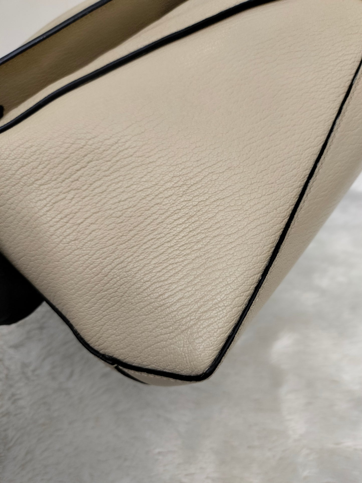 Loewe Puzzle Small Edge Angora GHW 2021