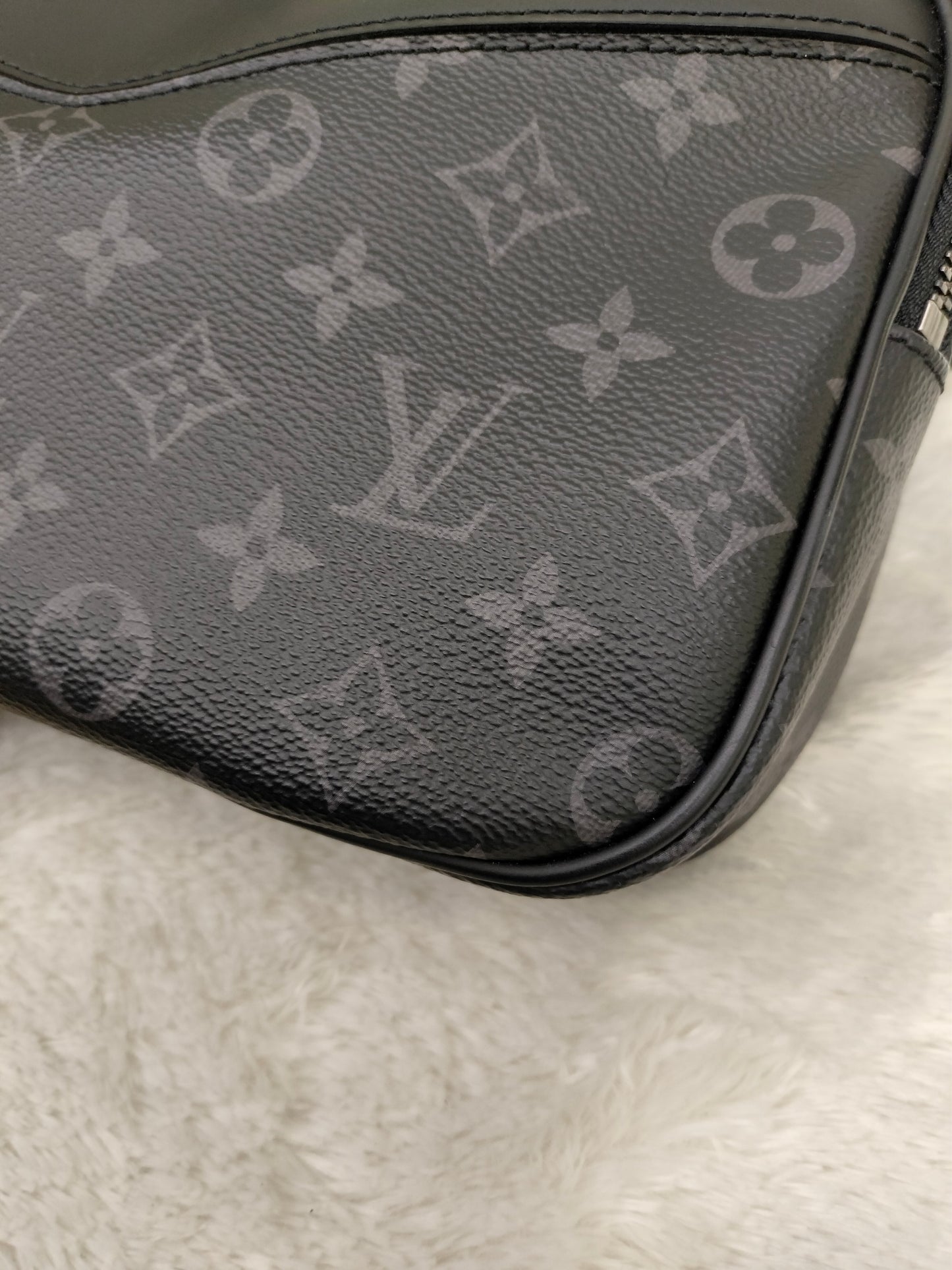 LV Bumbag Explorer Monogram Eclipse 2019