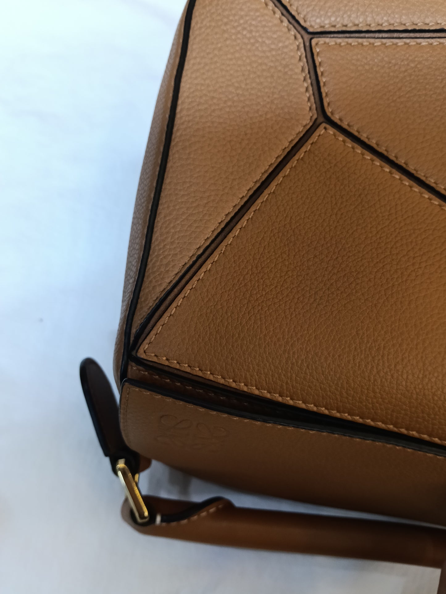 Loewe Puzzle Medium Grained Caramel GHW 2020