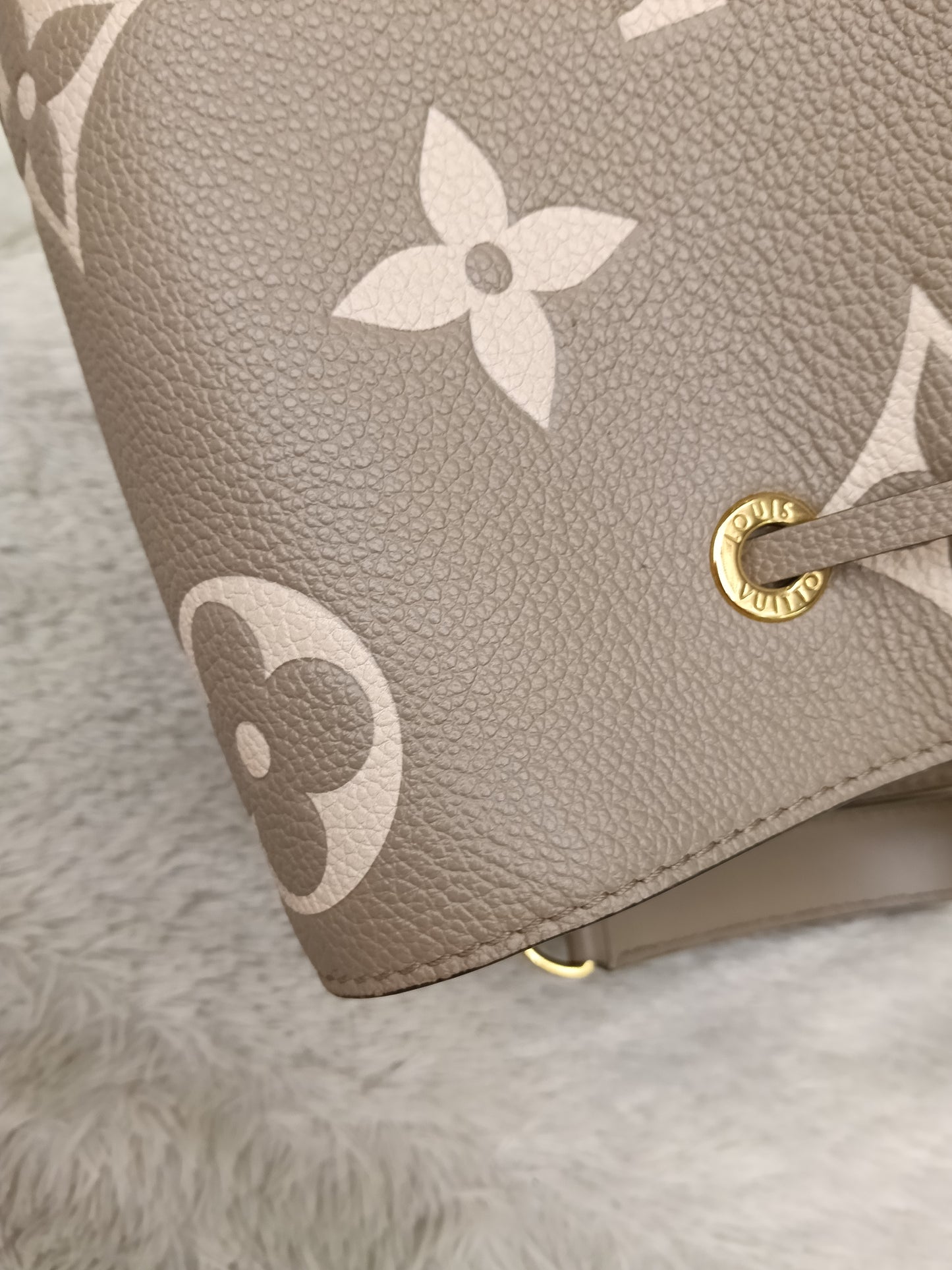 LV Neo Noe MM Monogram Empreinte Tourterelle Creme (CHIP)