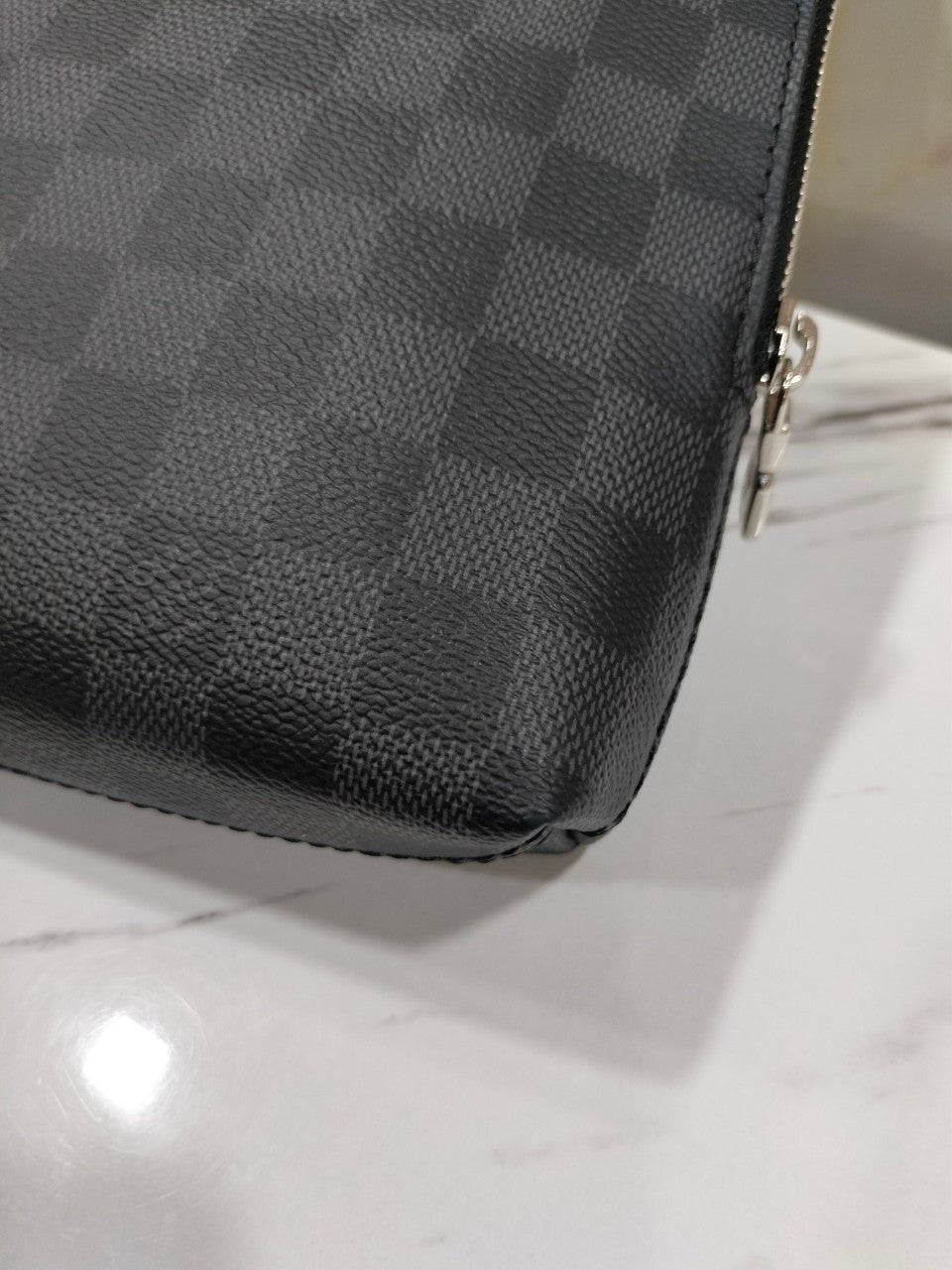 LV Zip Pouch Graphite 2020