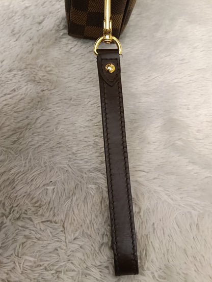 LV Macao Pochette Damier 2012