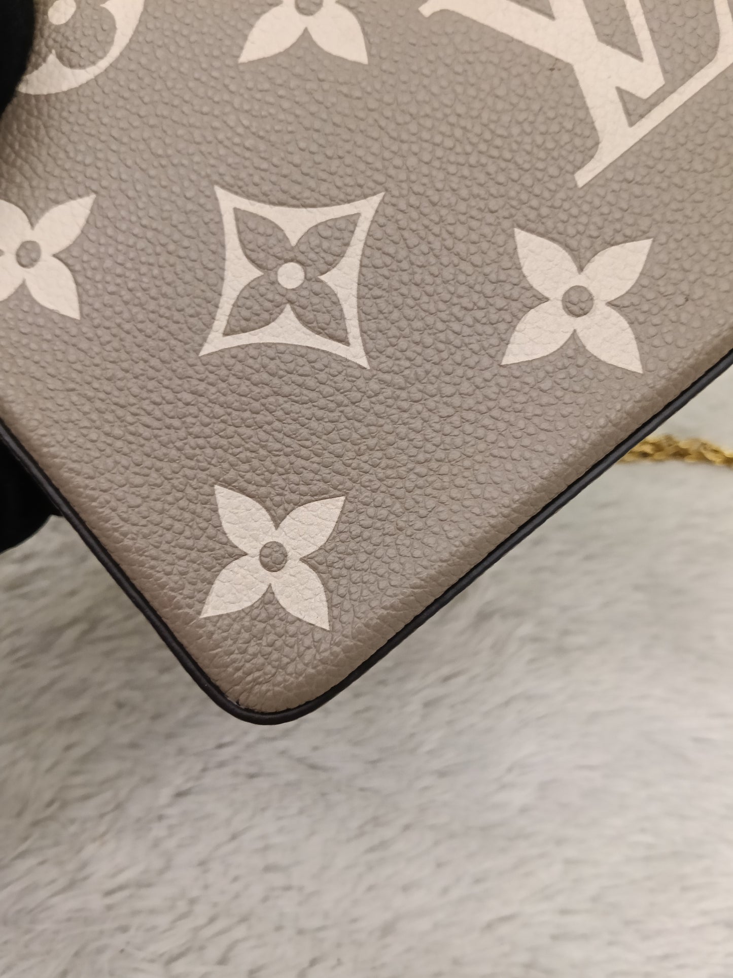 LV Pochette Felicie GM Monogram Empreinte Tourterelle Creme (CHIP)