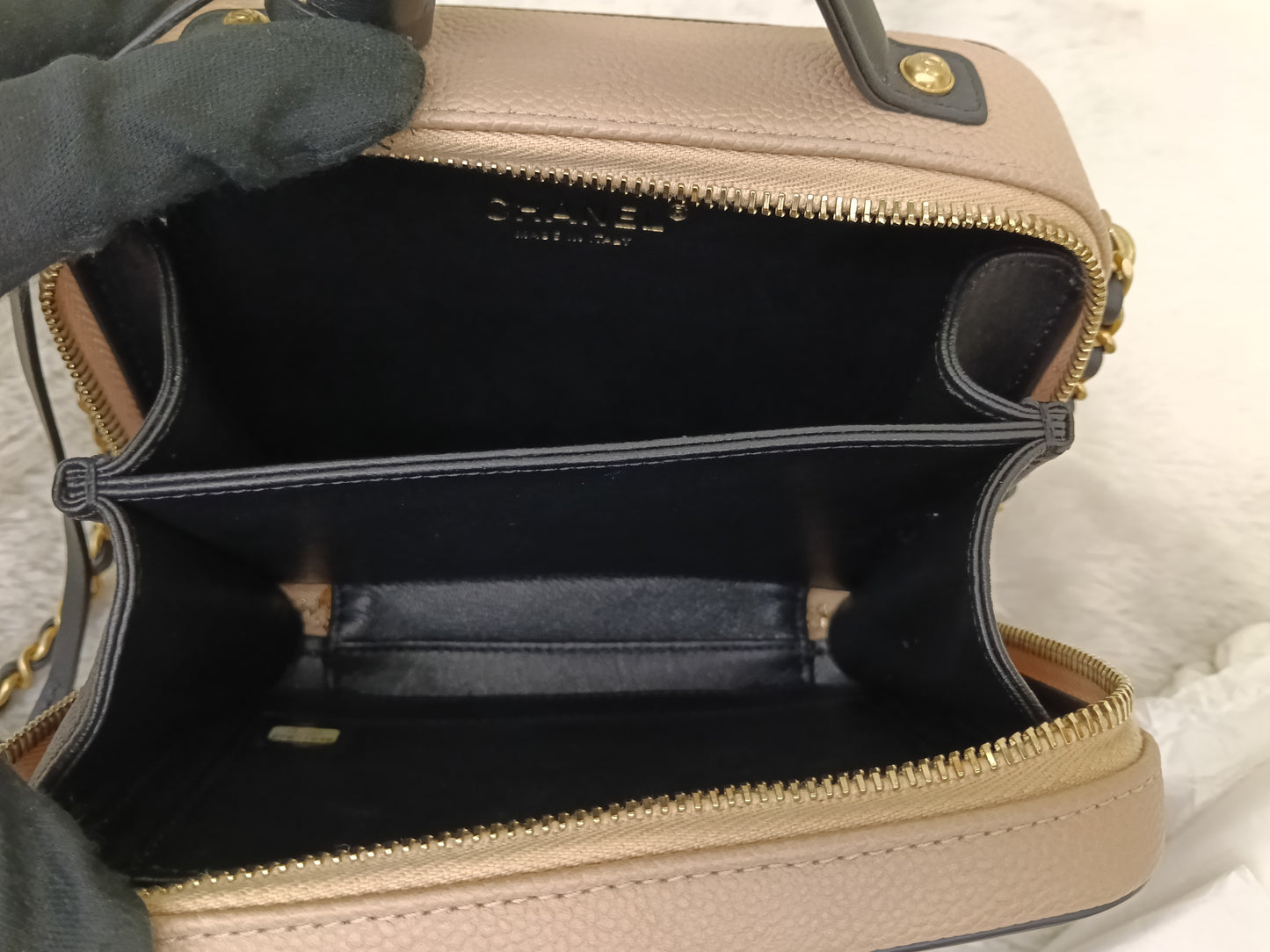 *Neverbeen Used* Chanel Filigree Vanity Case Small Caviar Beige Black GHW #27