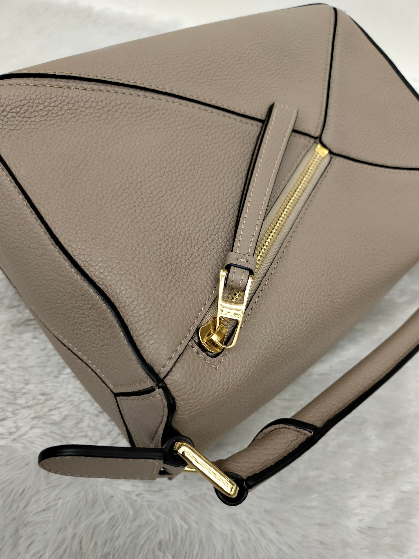 Loewe Puzzle Small Grained Sand GHW 2021