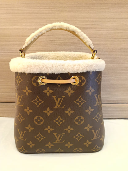 LV Neo Noe BB Monogram Shearling Cozygram 2023 (CHIP)