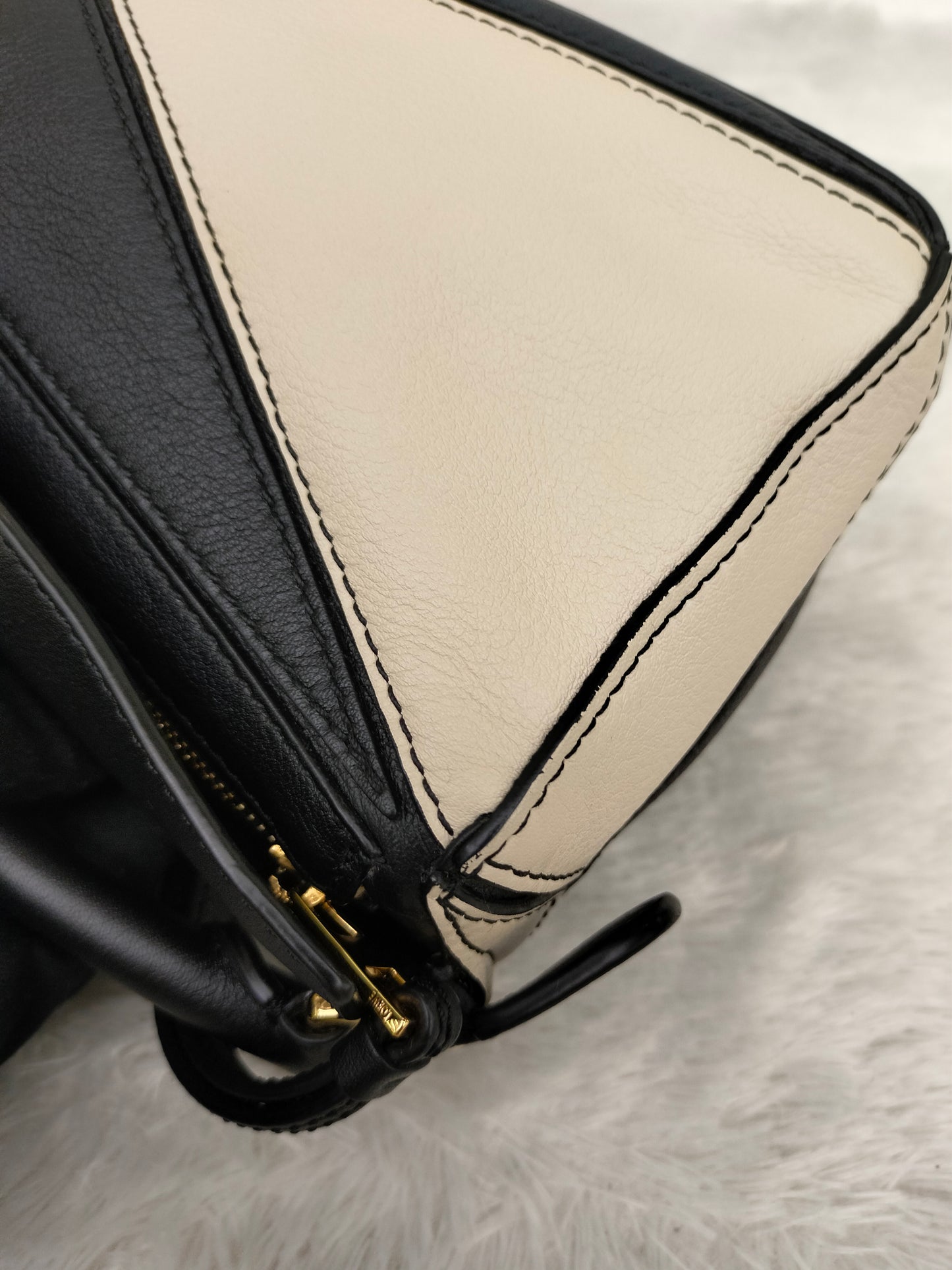 Loewe Puzzle Mini Black Angora GHW 2021