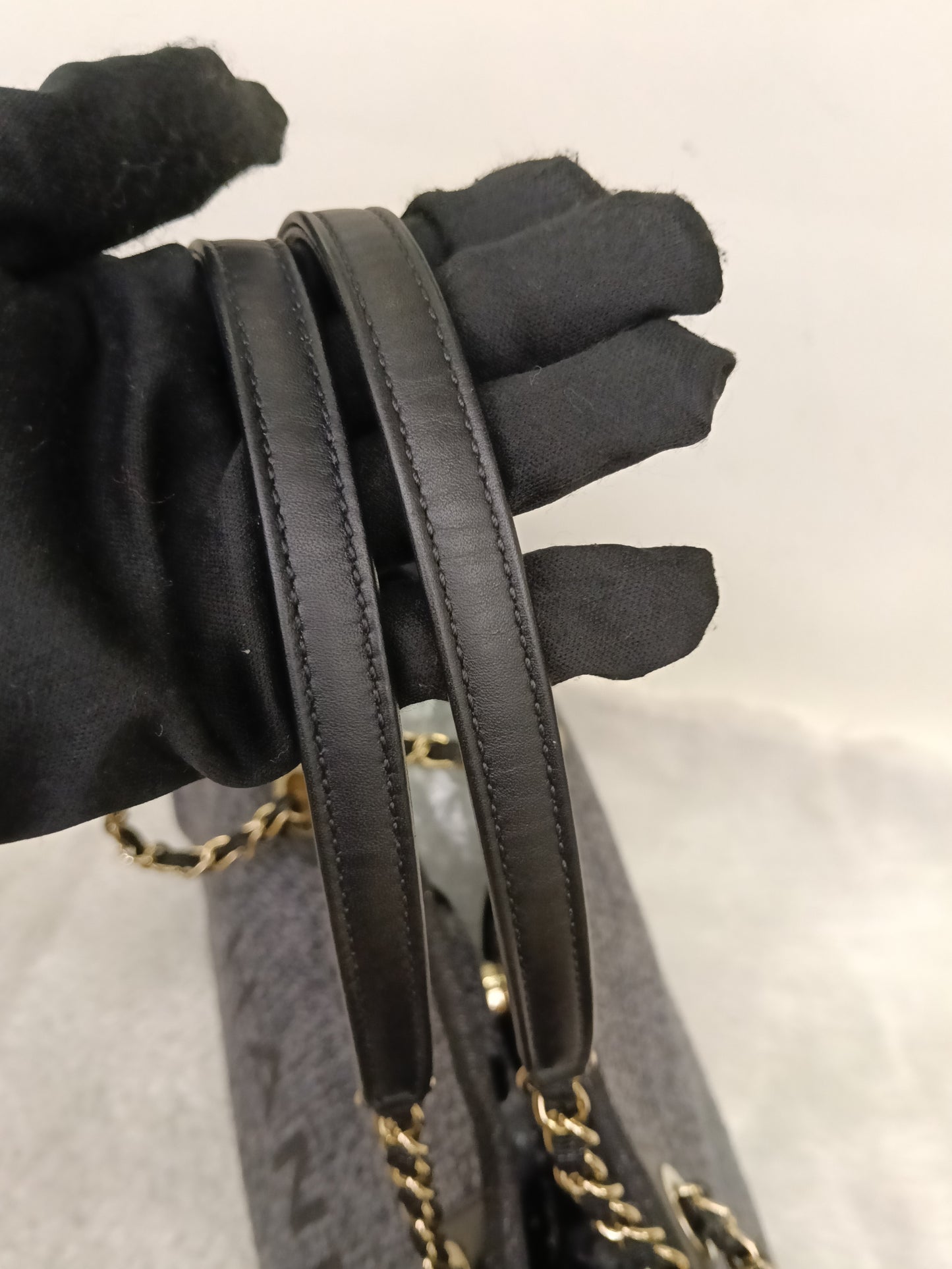 Chanel Deauville Small Tweed Black Navy LGHW (CHIP)