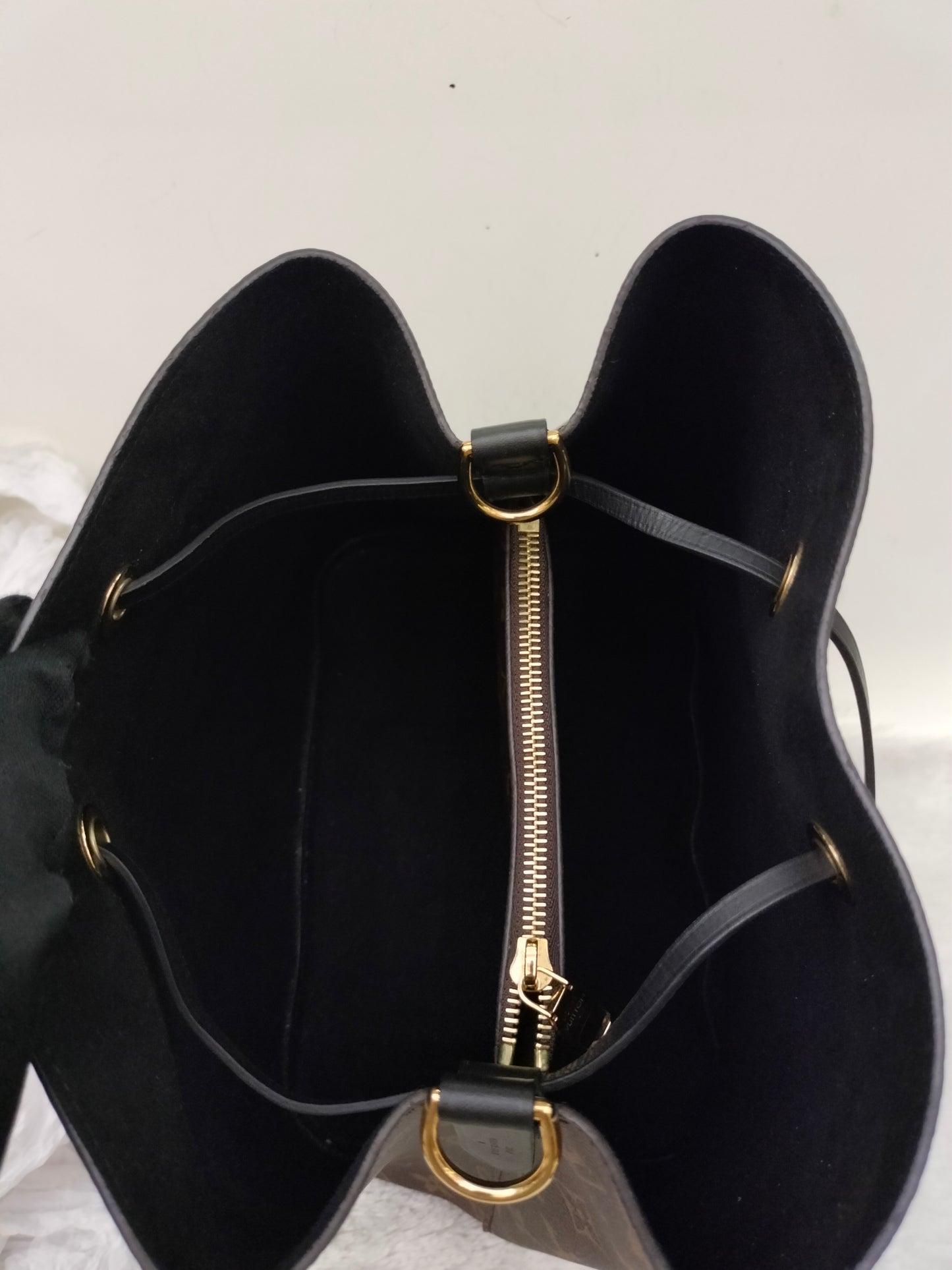 LV Neo Noe MM Monogram Noir (CHIP)