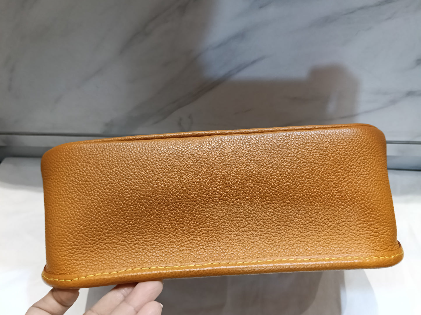 LV Buci NM Epi Gold Miel (CHIP)