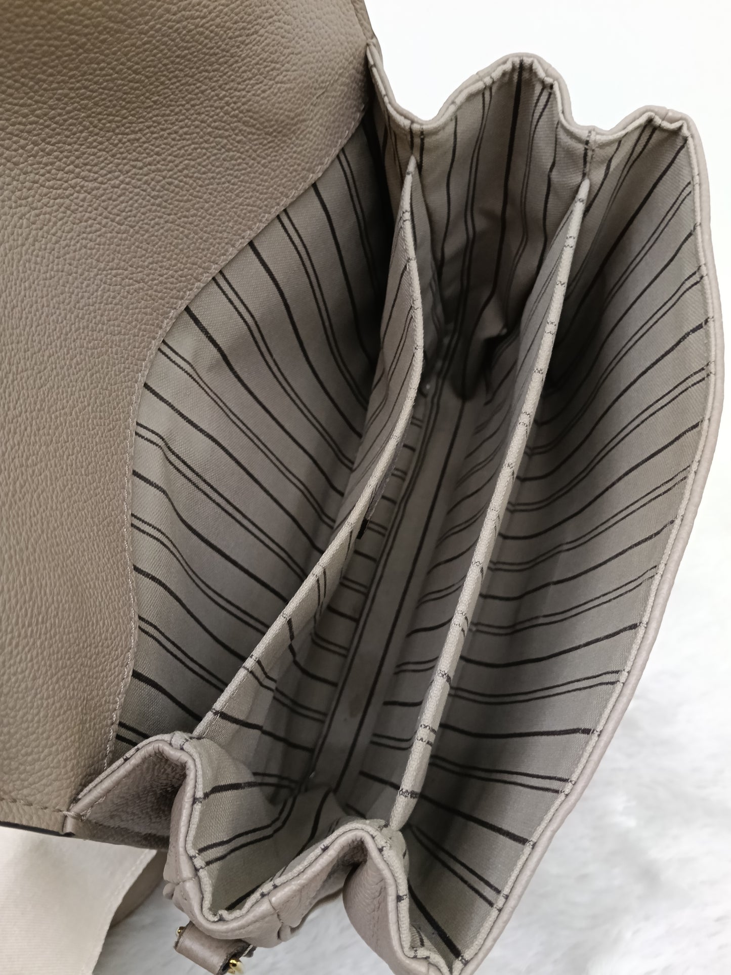 LV Metis Monogram Empreinte Tourterelle (CHIP)