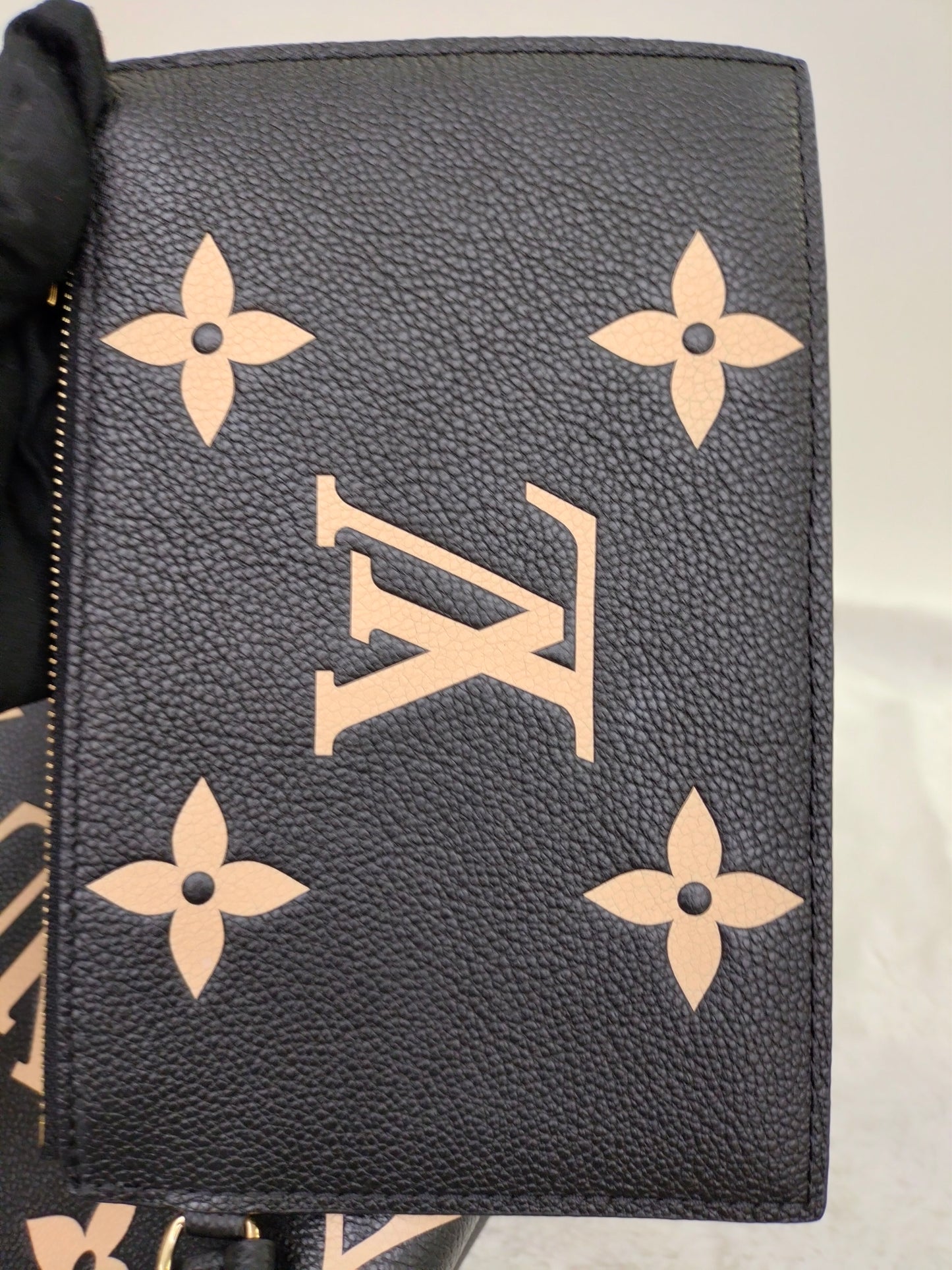 LV Neo Noe MM Monogram Empreinte Noir Creme (CHIP)