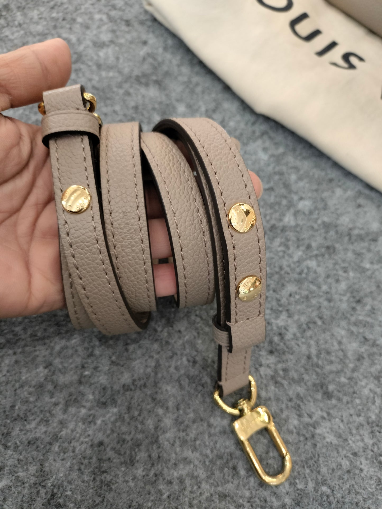 LV Neo Noe MM Tourterelle Creme (CHIP)