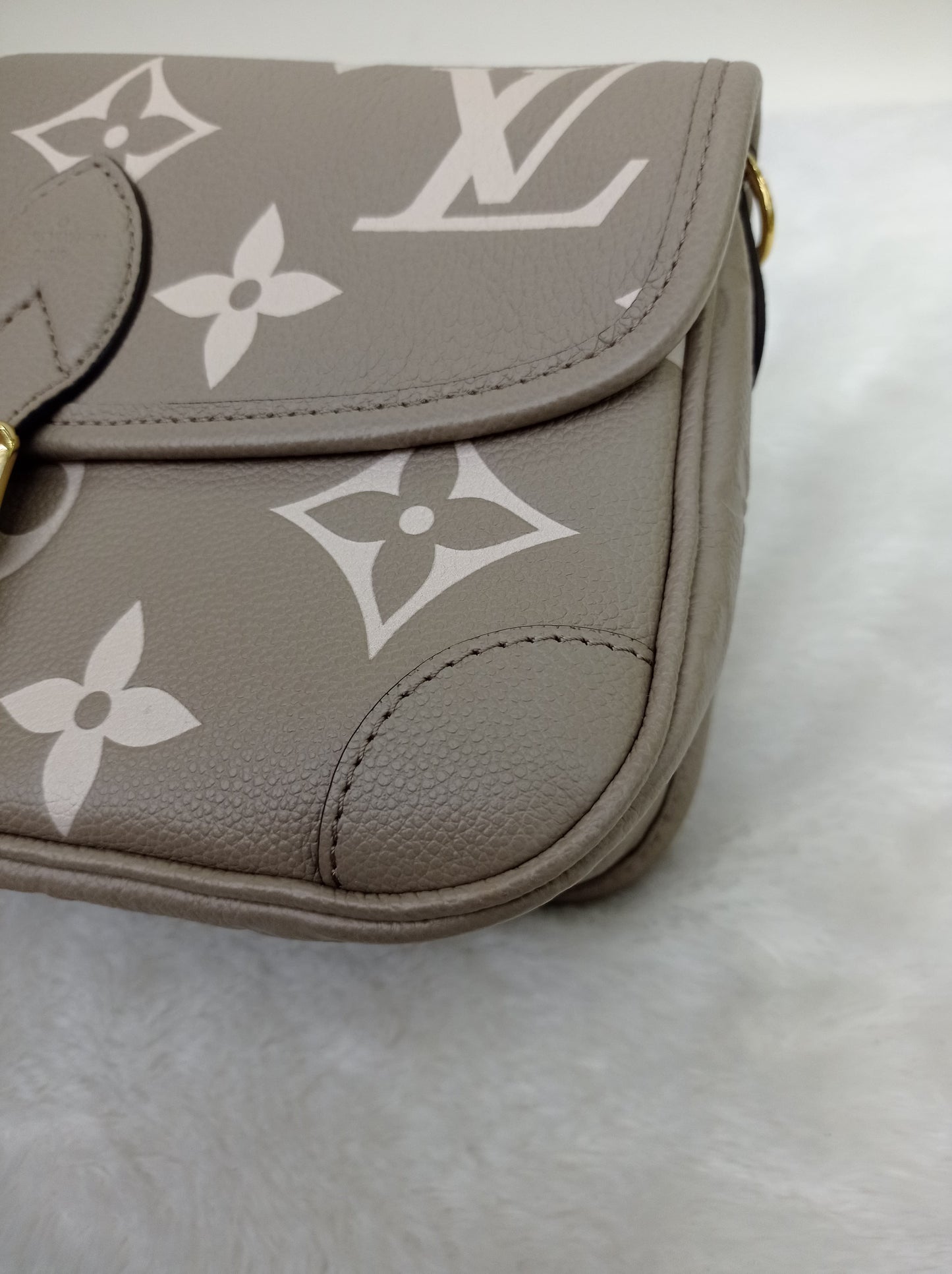LV Diane PM ST NM Monogram Empreinte Creme Tourterelle (CHIP)