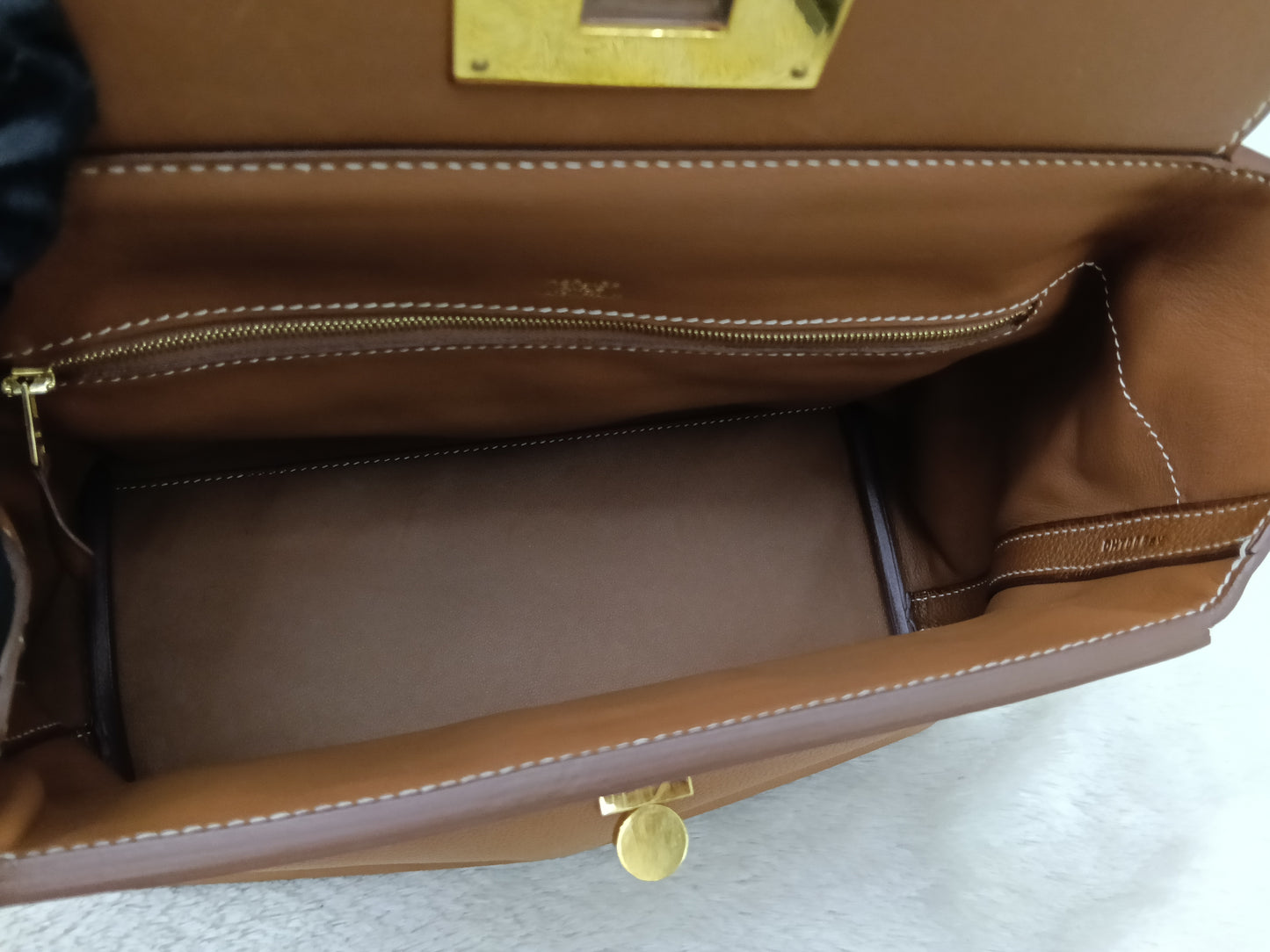 Hermes 2424 29 Fauve Barenia Faubourg GHW #D
