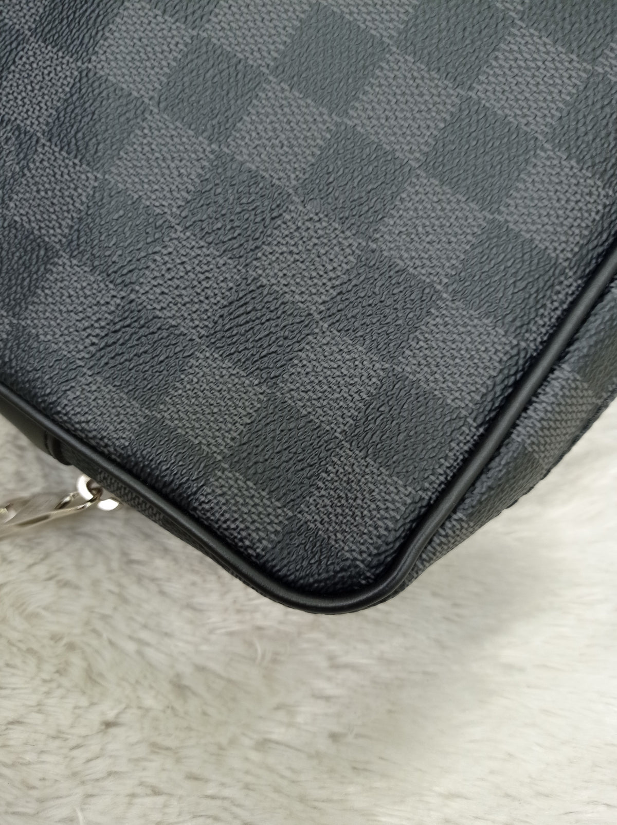 LV Kasai Clutch Graphite 2018