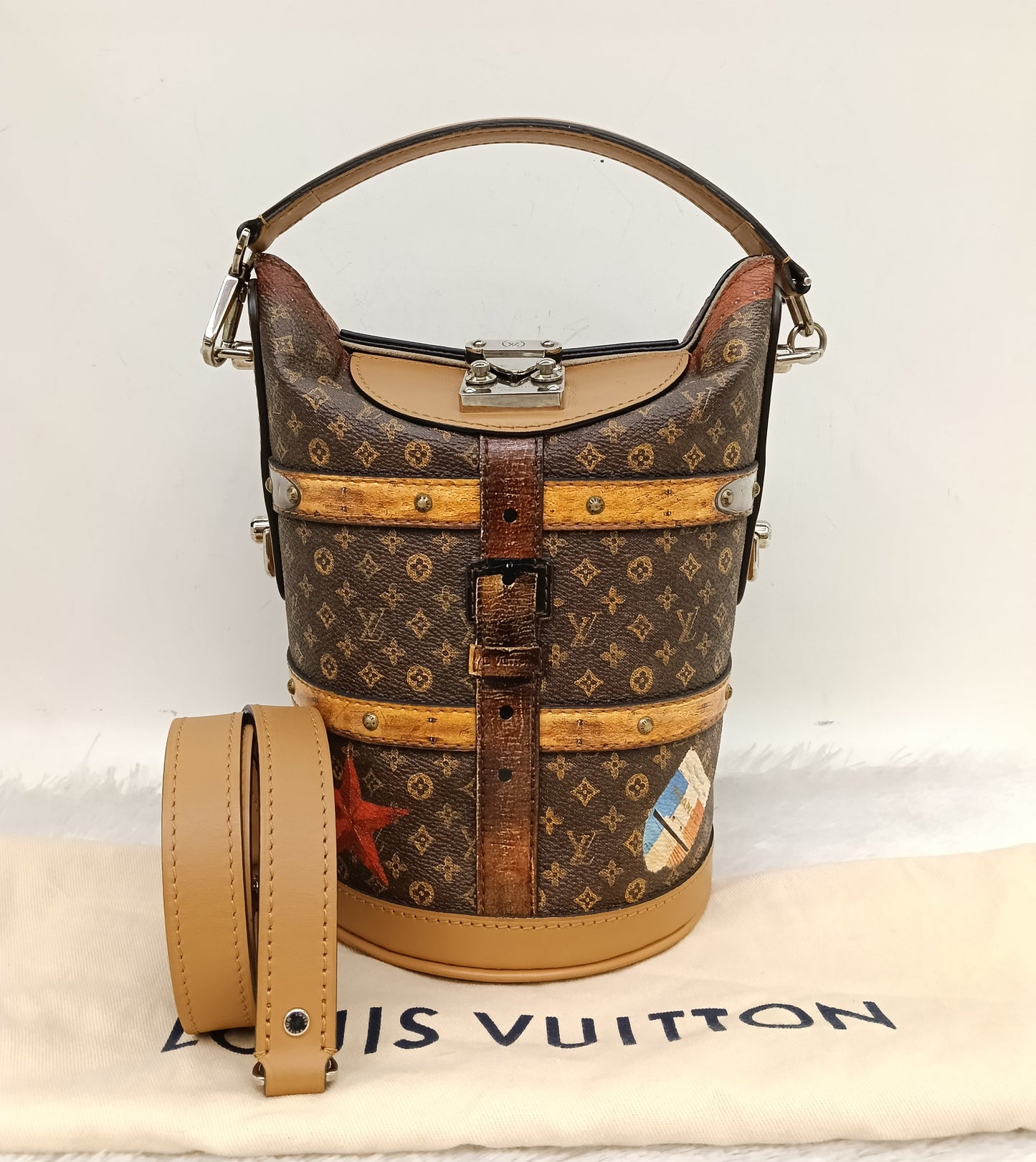 LV Duffle Transformed Monogram Time Trunk 2018