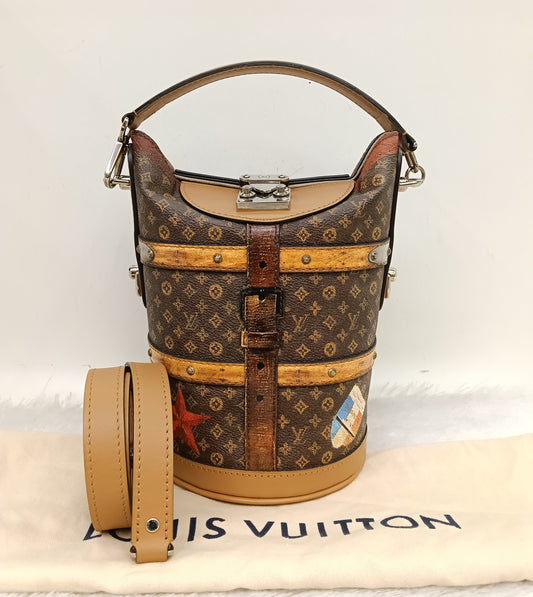 LV Duffle Transformed Monogram Time Trunk 2018