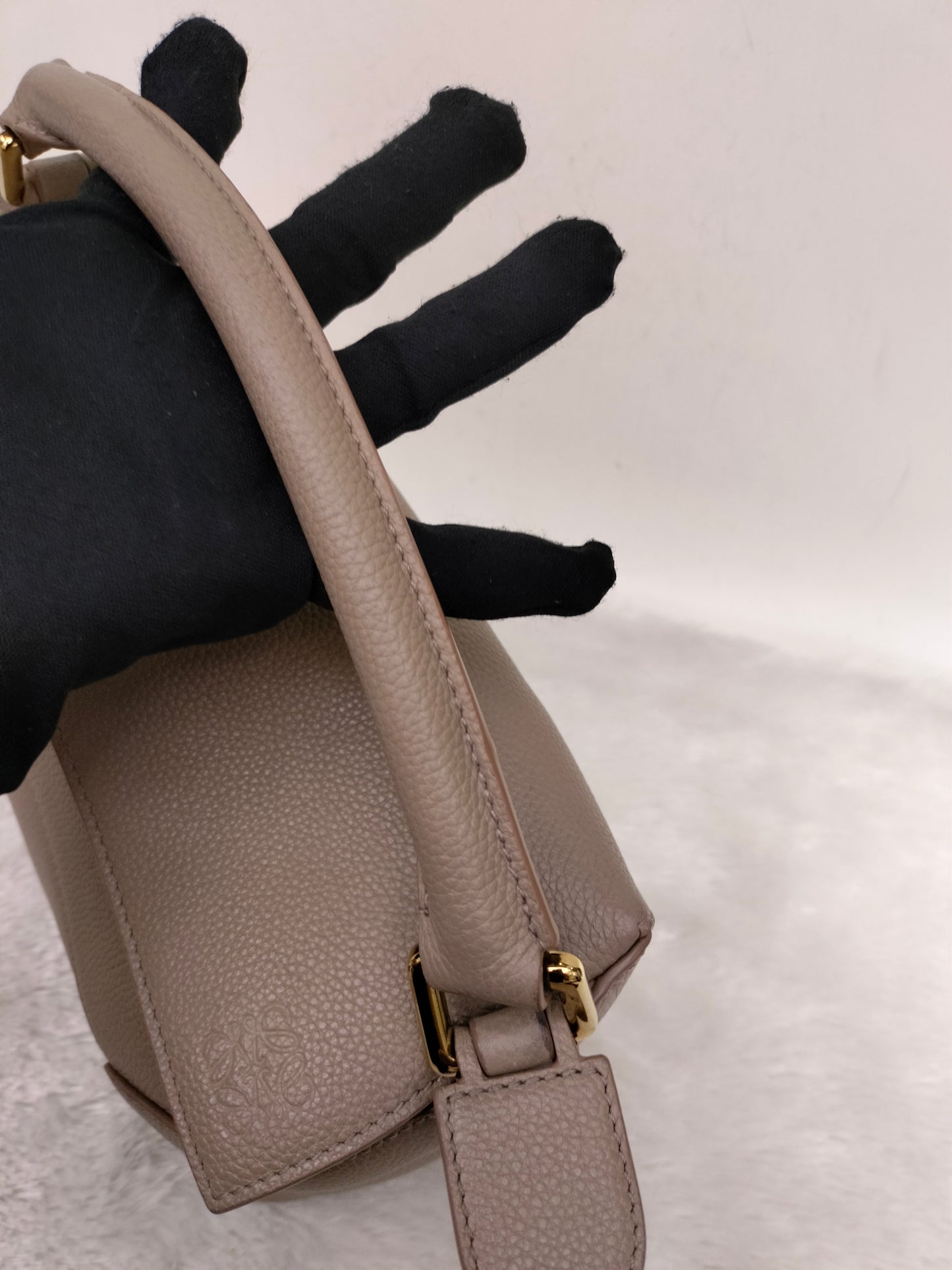 Loewe Puzzle Small Edge Grained Sand GHW 2023