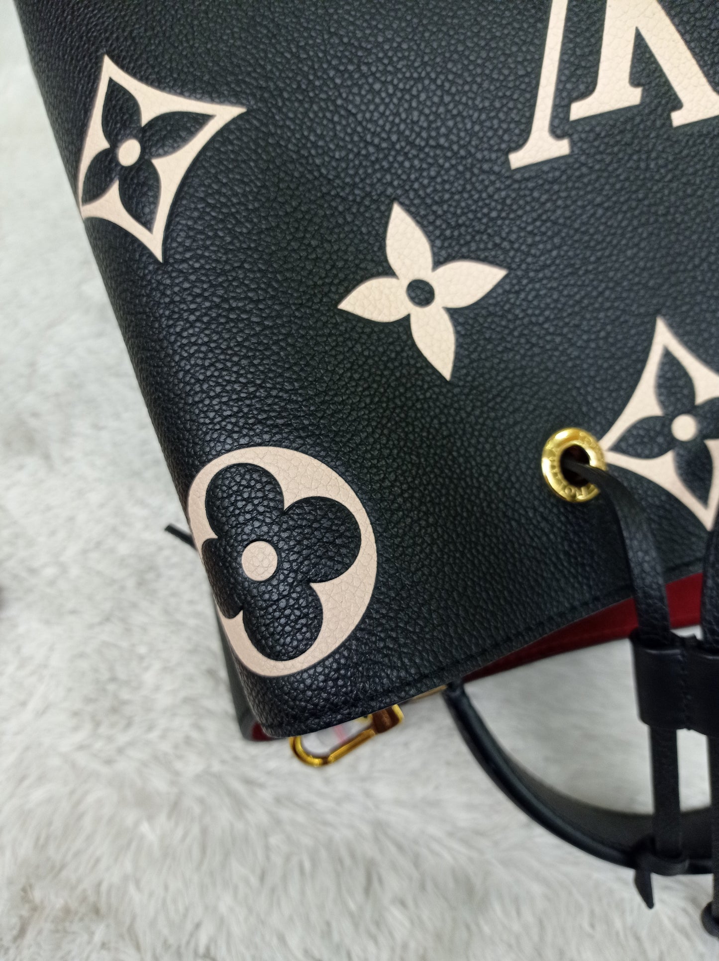 LV Neo Noe MM Monogram Empreinte Noir Creme 2022 (CHIP)