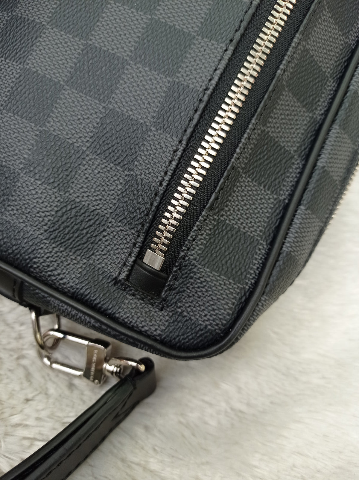 LV Kasai Clutch Graphite 2018