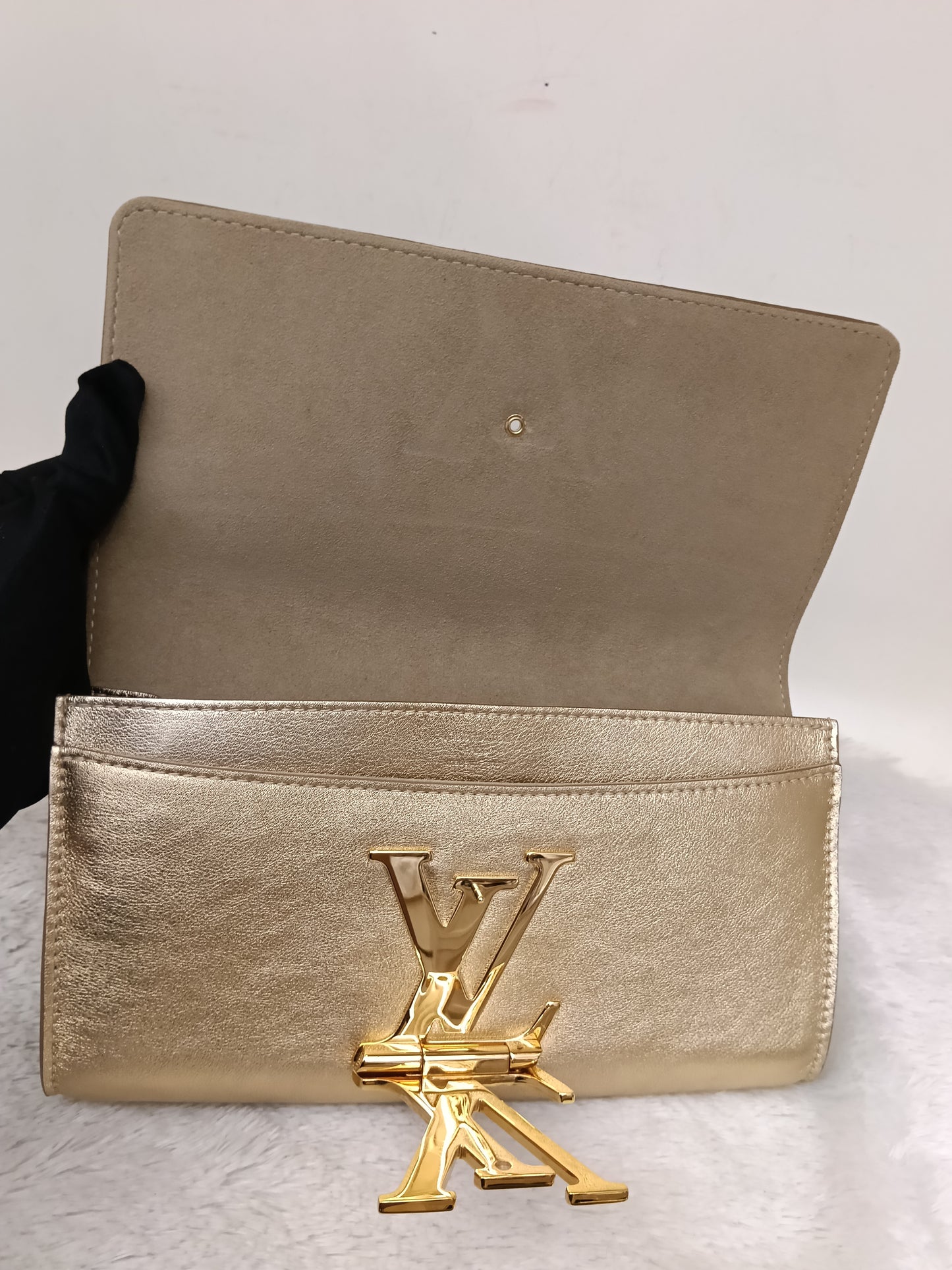LV Pouch Louise EW Cuir Dore 2015