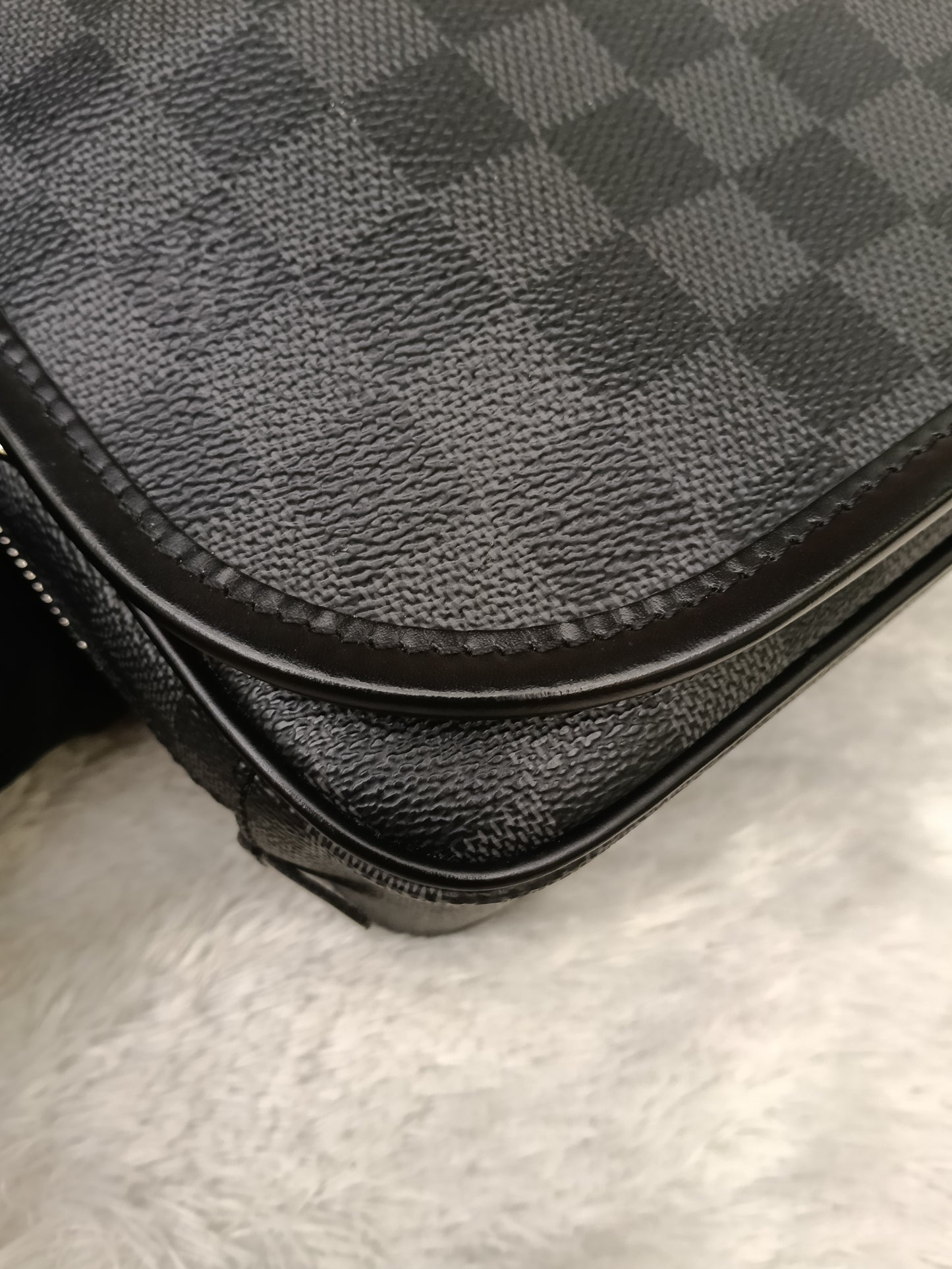 LV Hanging Toiletry Kit Graphite 2013