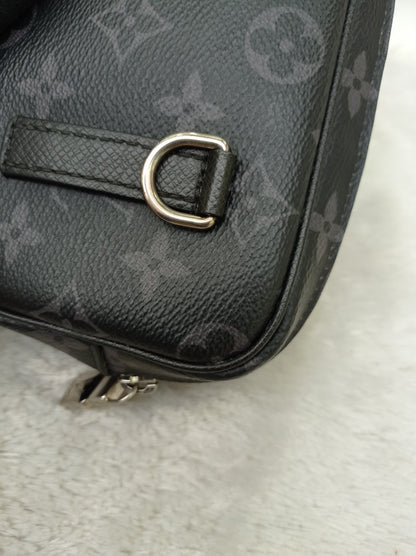 LV Outdoor Pouch Monogram Eclipse (CHIP)