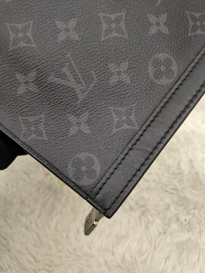 LV Pochette Voyage MM Monogram Eclipse (CHIP)