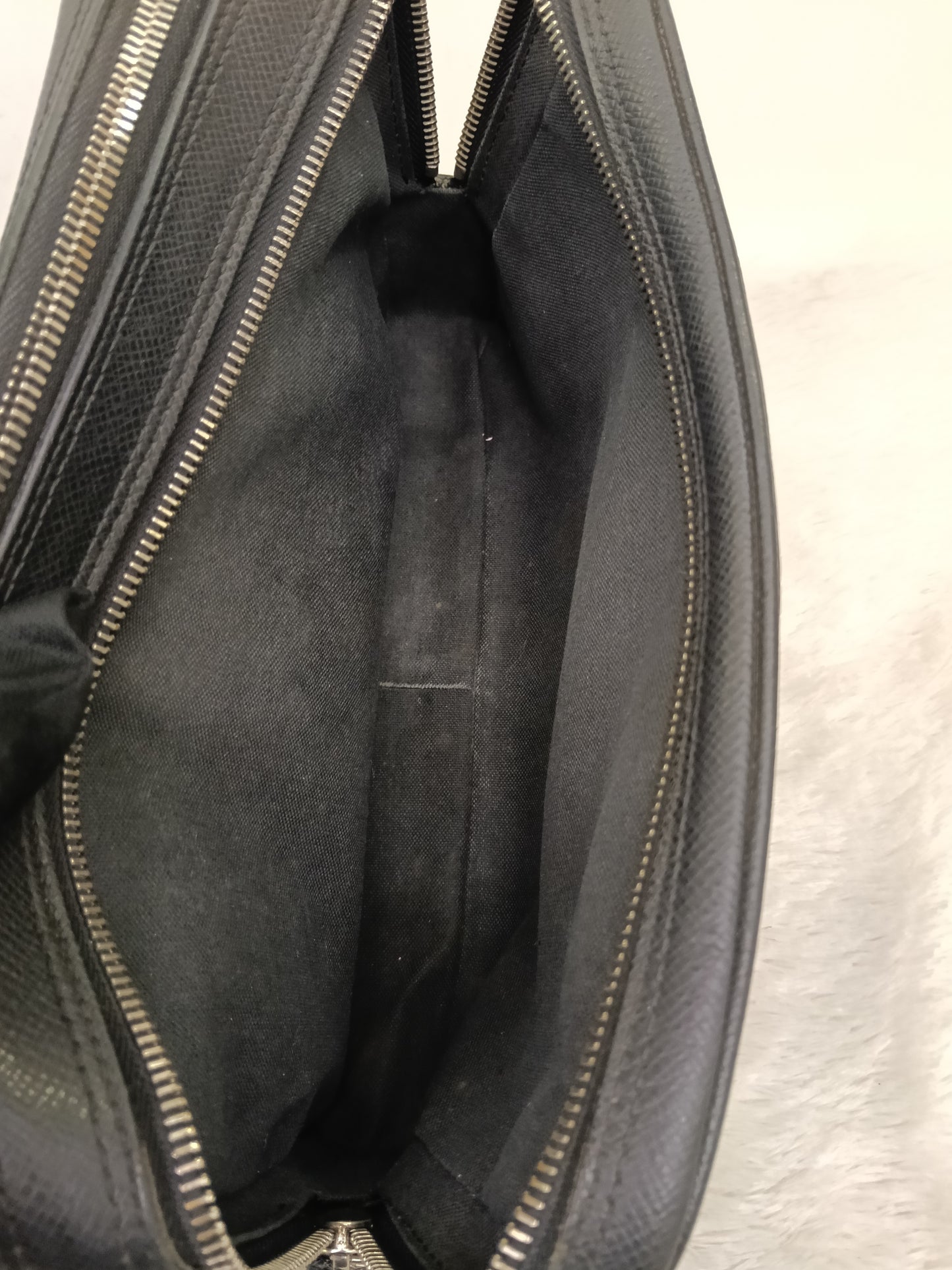 LV Neo Pavel Clutch Taiga Ardoise Black 2009