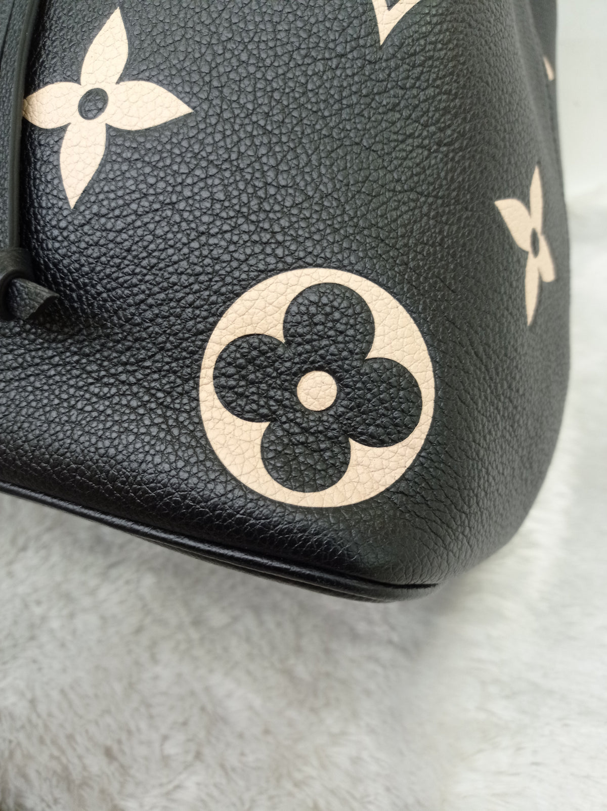 LV Neo Noe MM Monogram Empreinte Noir Creme (CHIP)