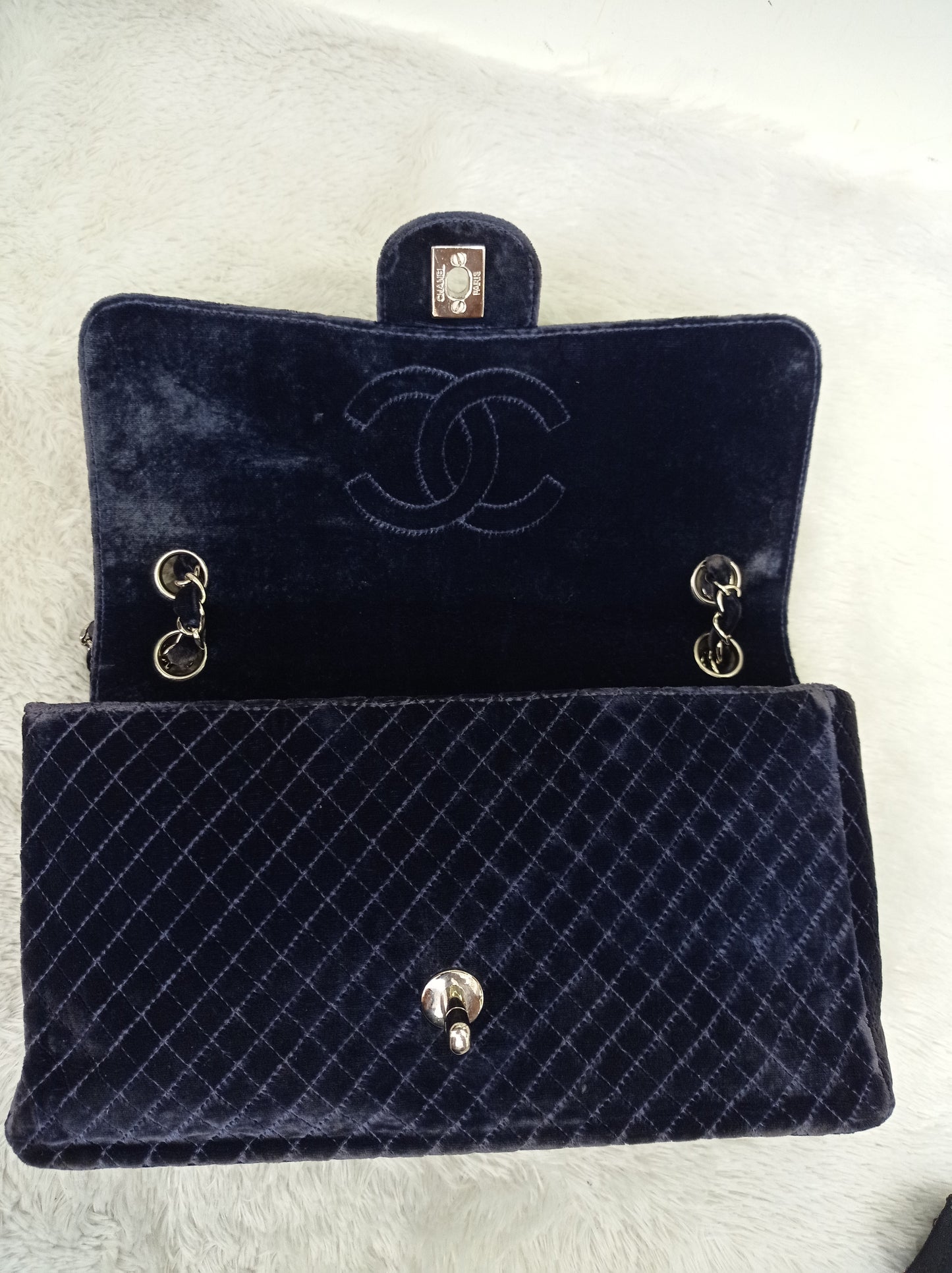Chanel Medium Velvet Navy Blue Vintage SHW SF (broken holo)